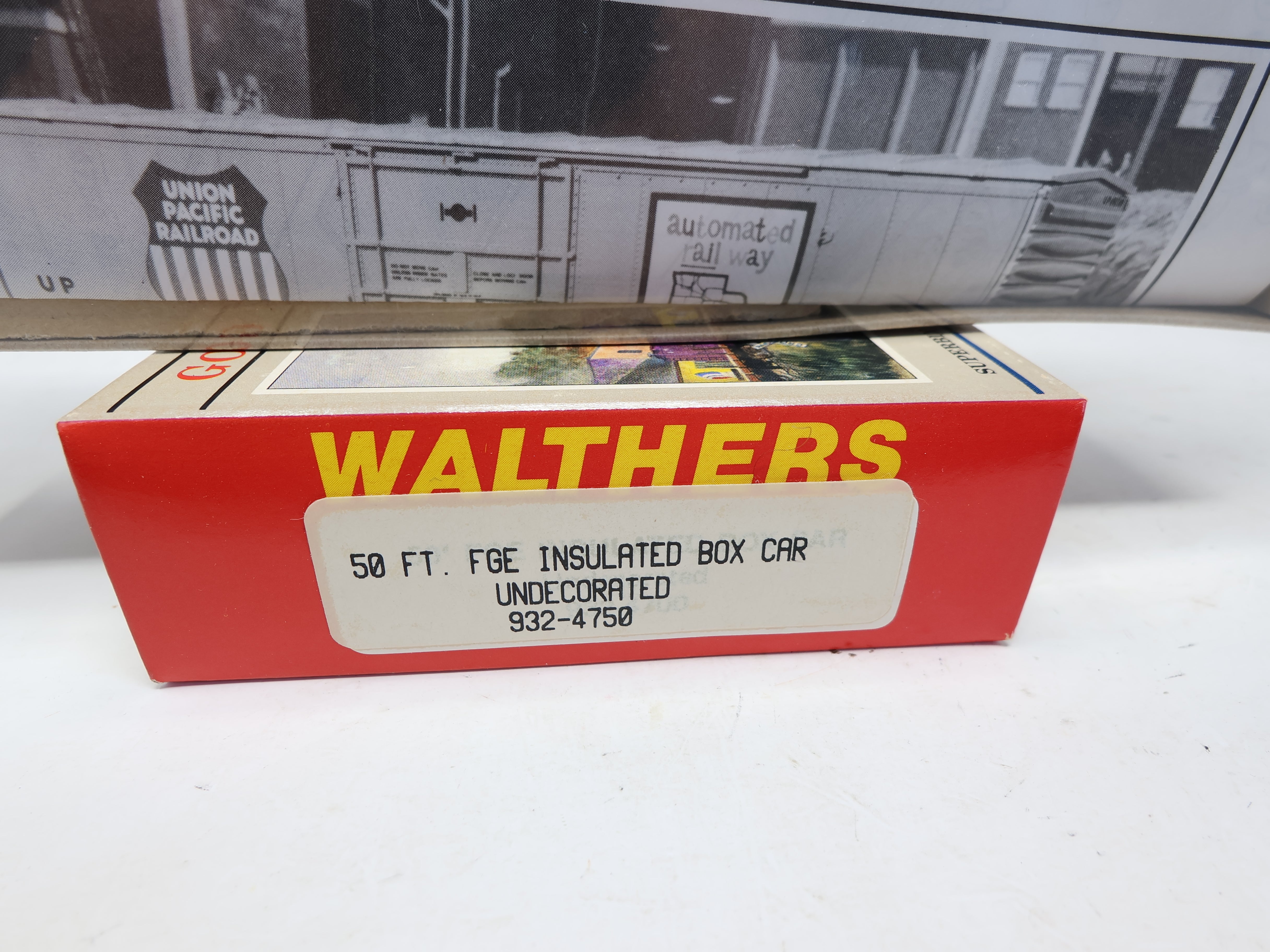 Walthers 932-4750 HO Scale, 50' FGE Insulated Box Car, Undecorated , Yellow (KIT)