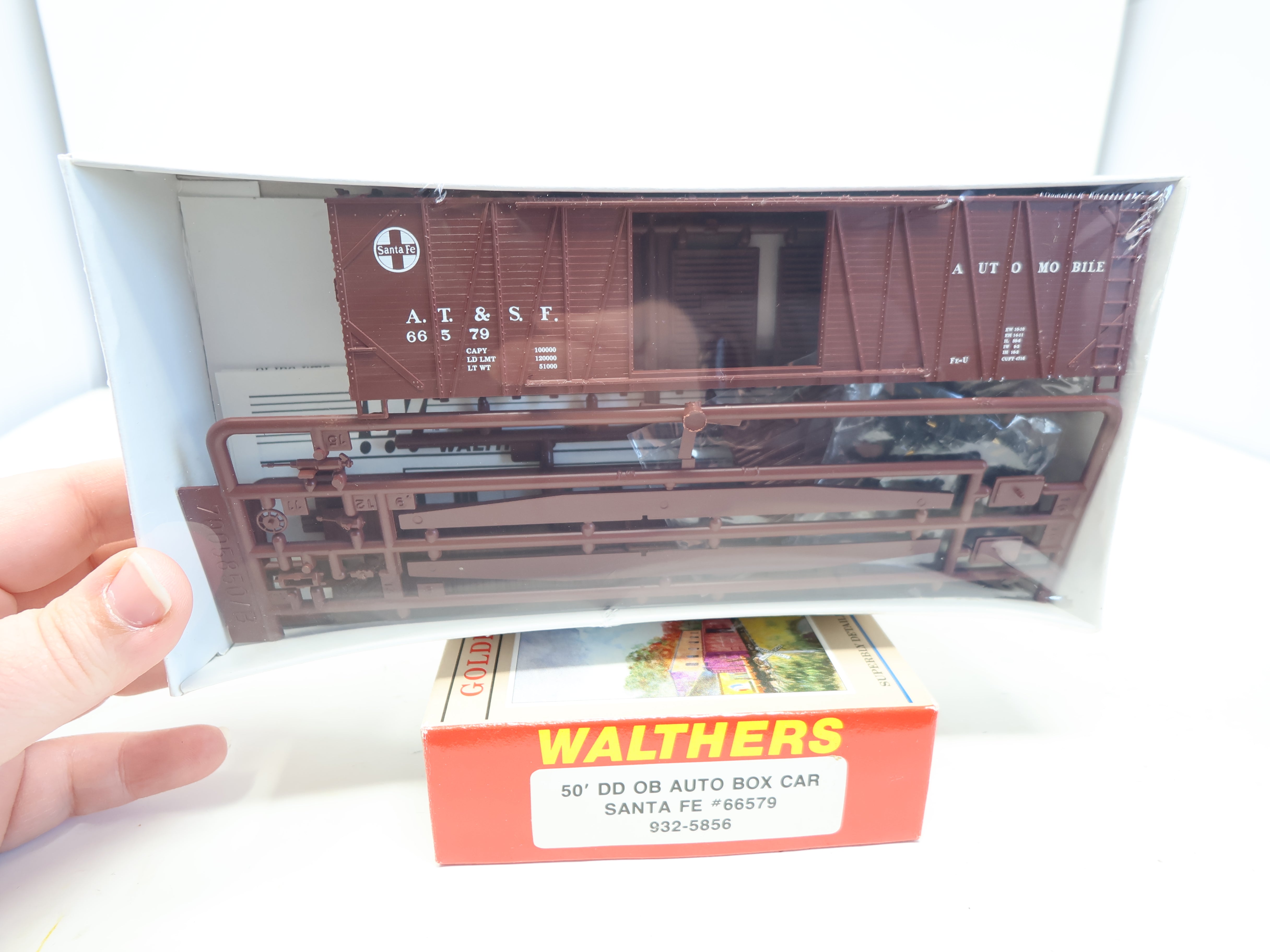 Walthers 932-5856 HO Scale, 50' DD Auto Box Car, Santa Fe ATSF #66579 (KIT)