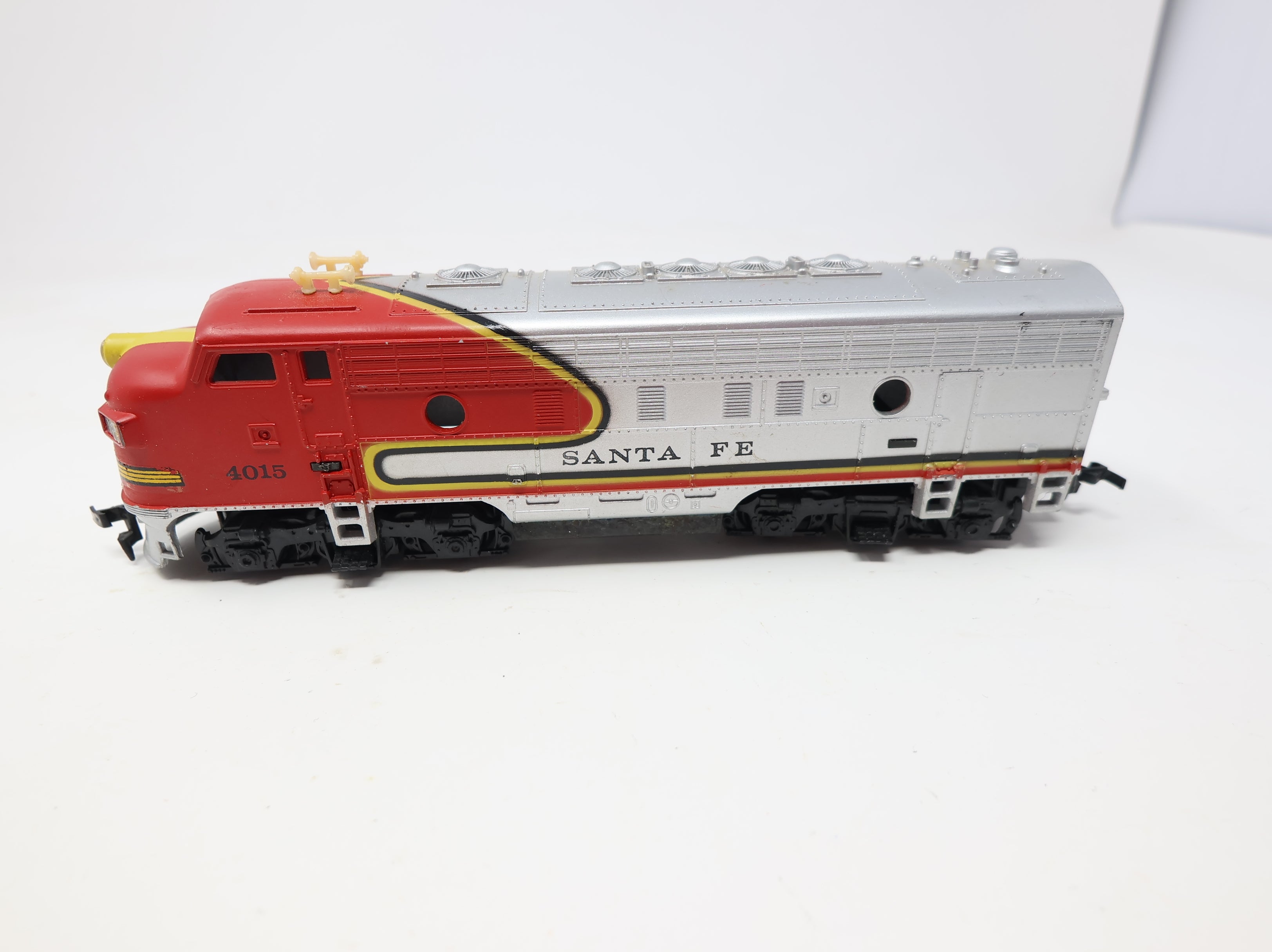 USED Tyco HO Scale Dummy F7A Diesel Locomotive (NonPowered) Sata Fe #4015