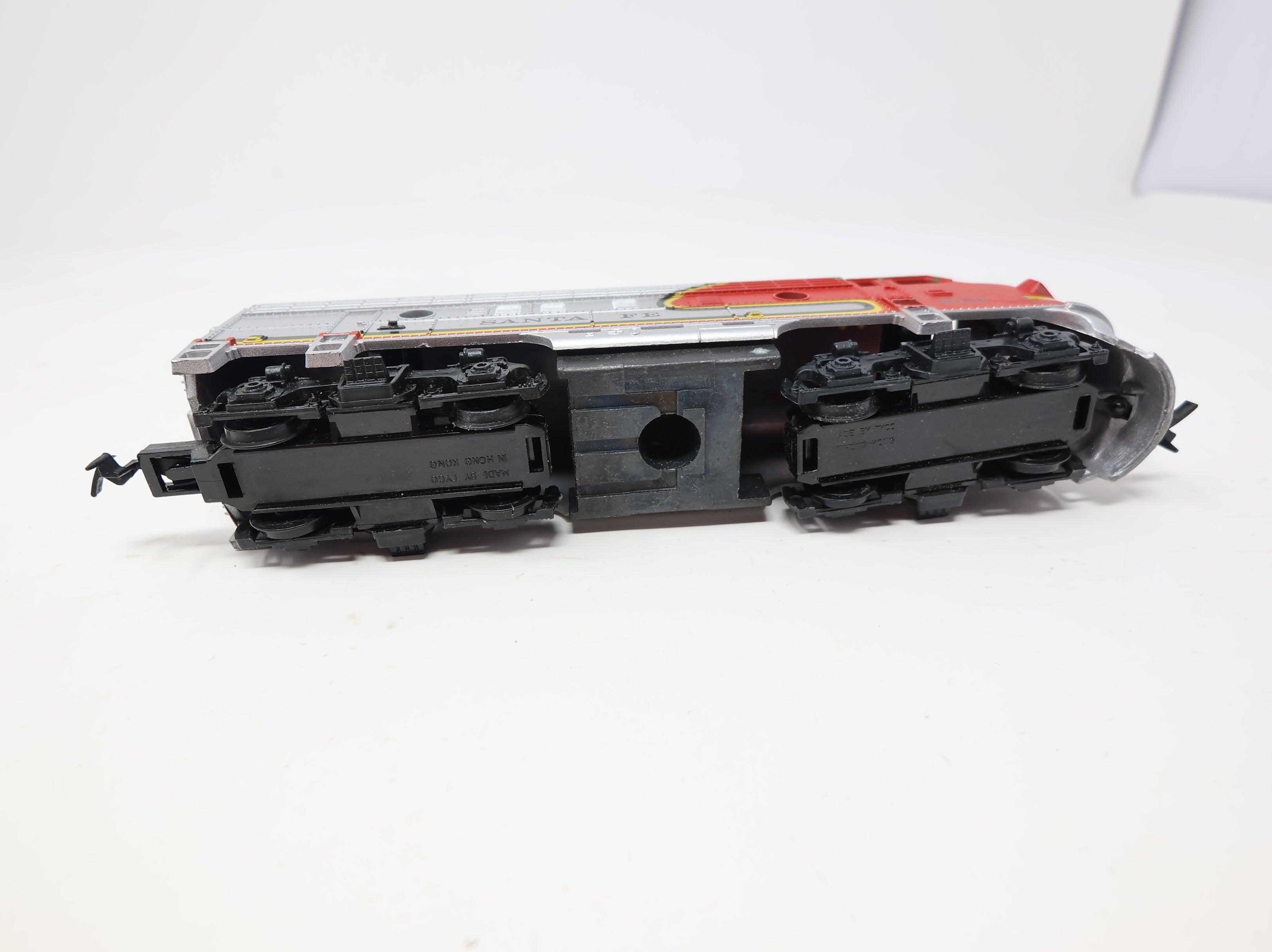 USED Tyco HO Scale Dummy F7A Diesel Locomotive (NonPowered) Sata Fe #4015