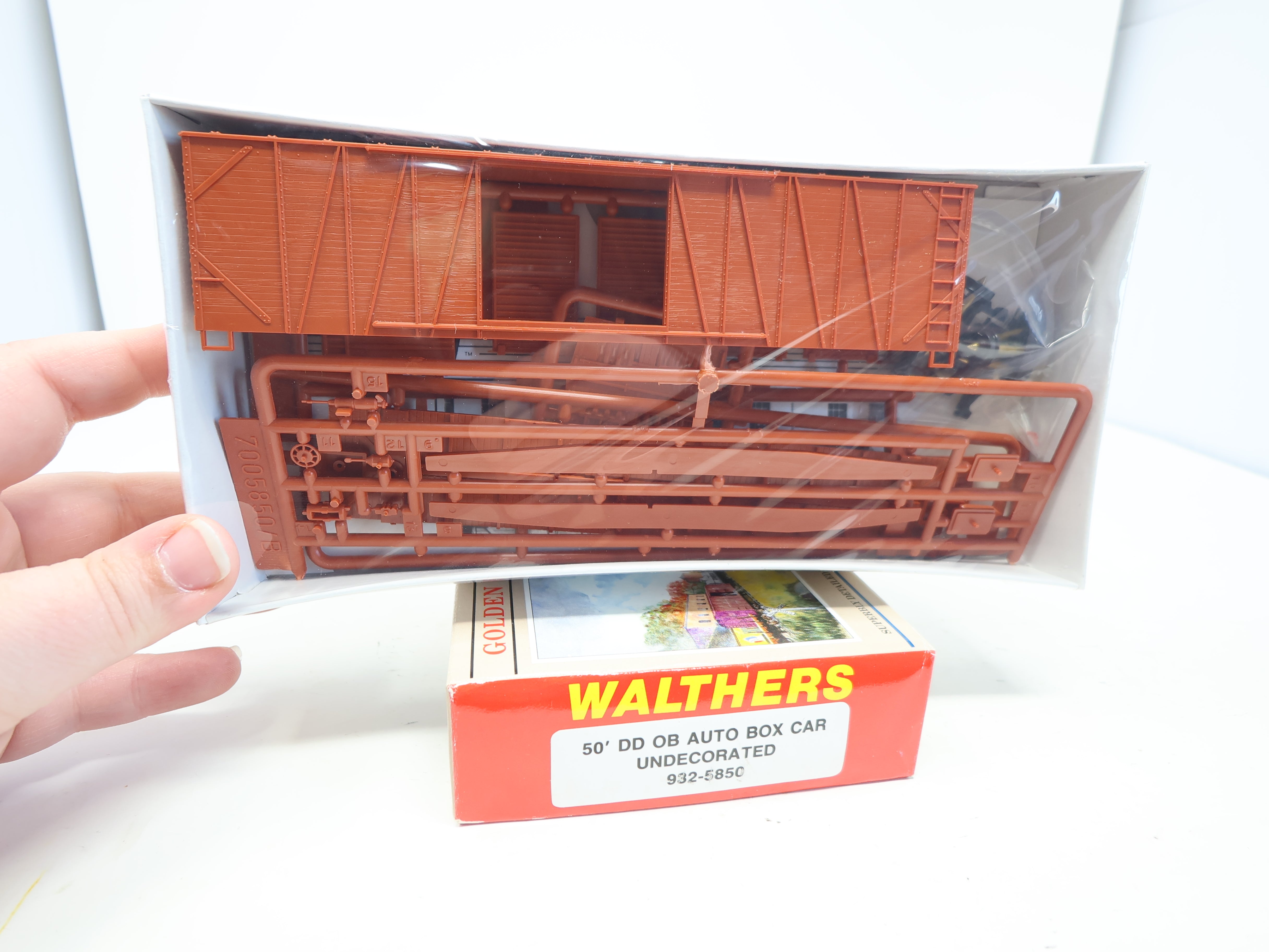 Walthers 932-5850 HO Scale, 50' DD Auto Box Car, Undecorated (KIT)