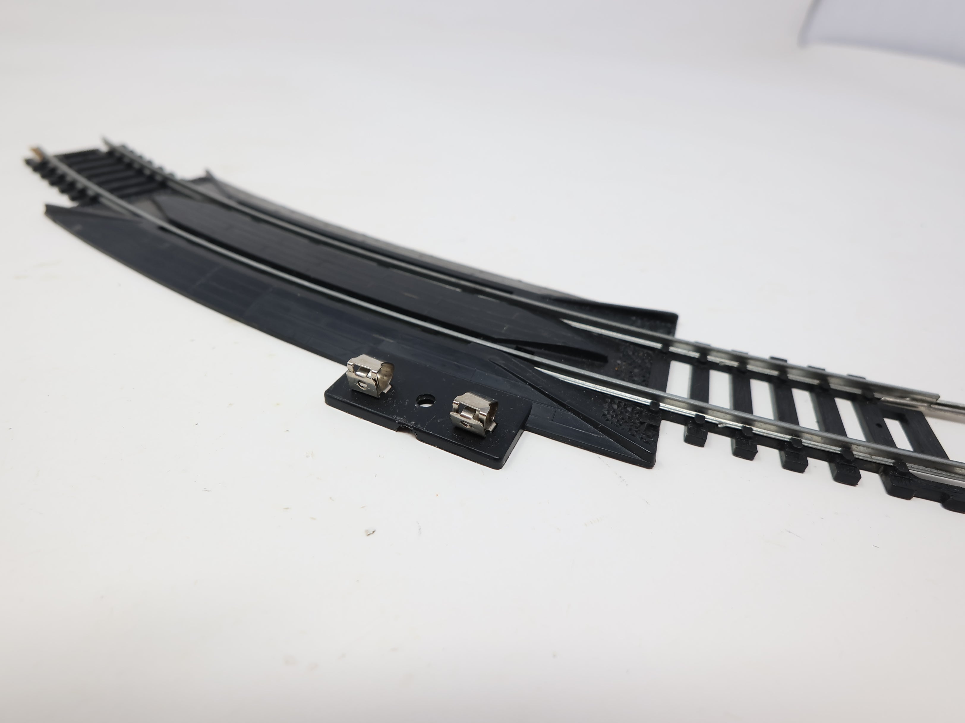 USED Life-Like HO Scale 18" Raidus Curve Steel Rerailer, Code 100