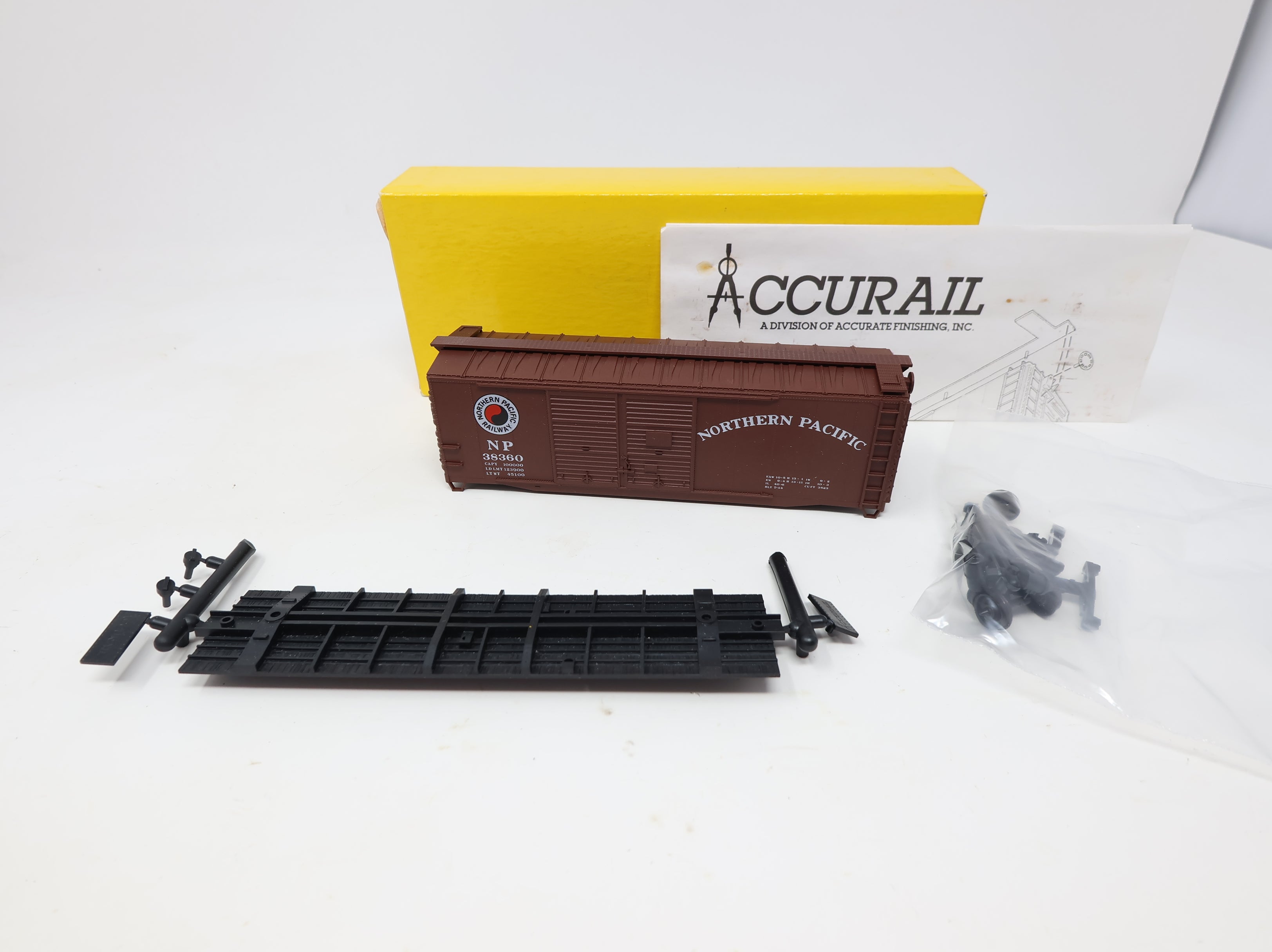 USED Accurail HO Scale 40' DD Box Car Northern Pacific NP #38360