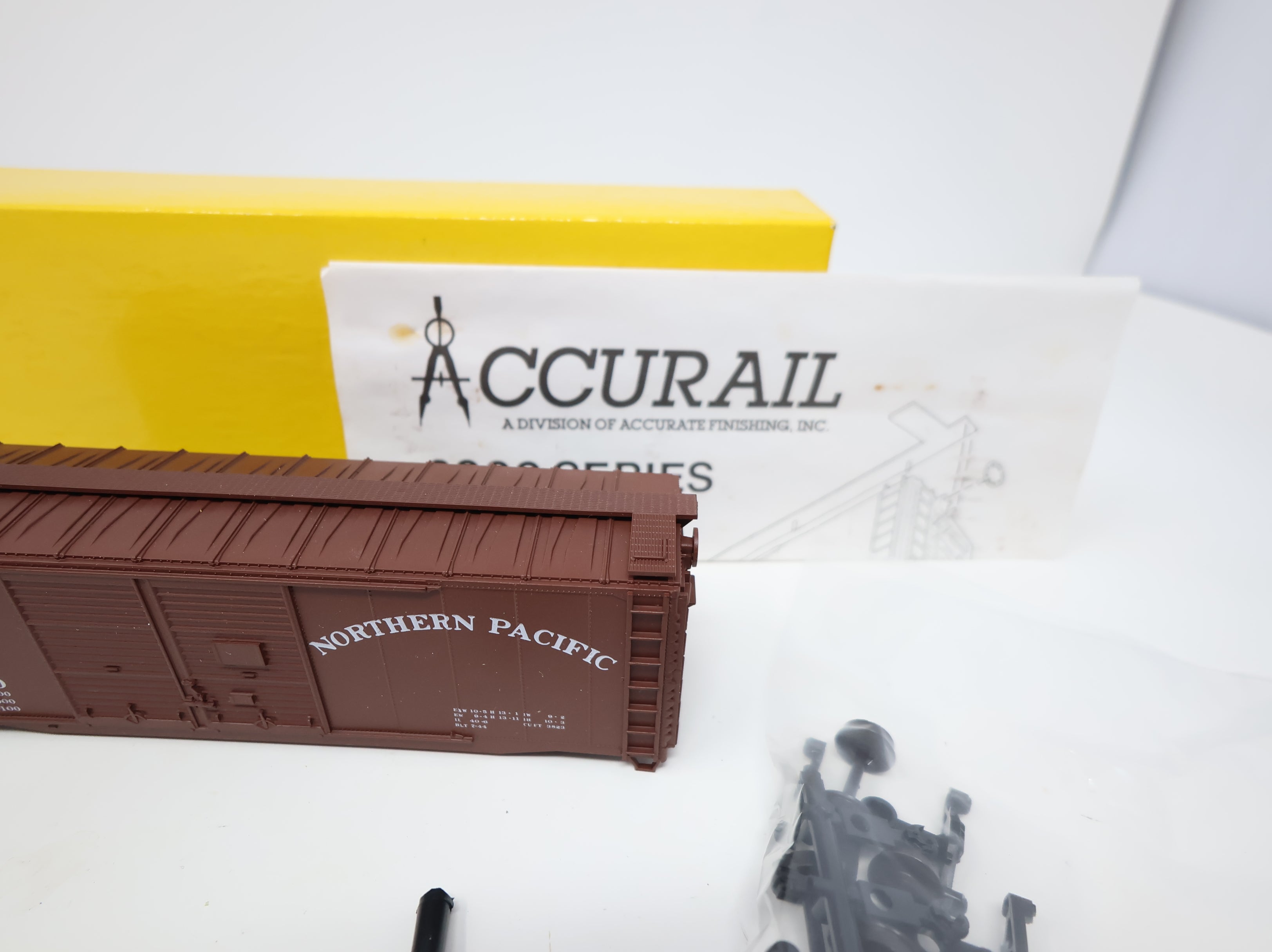 USED Accurail HO Scale 40' DD Box Car Northern Pacific NP #38360