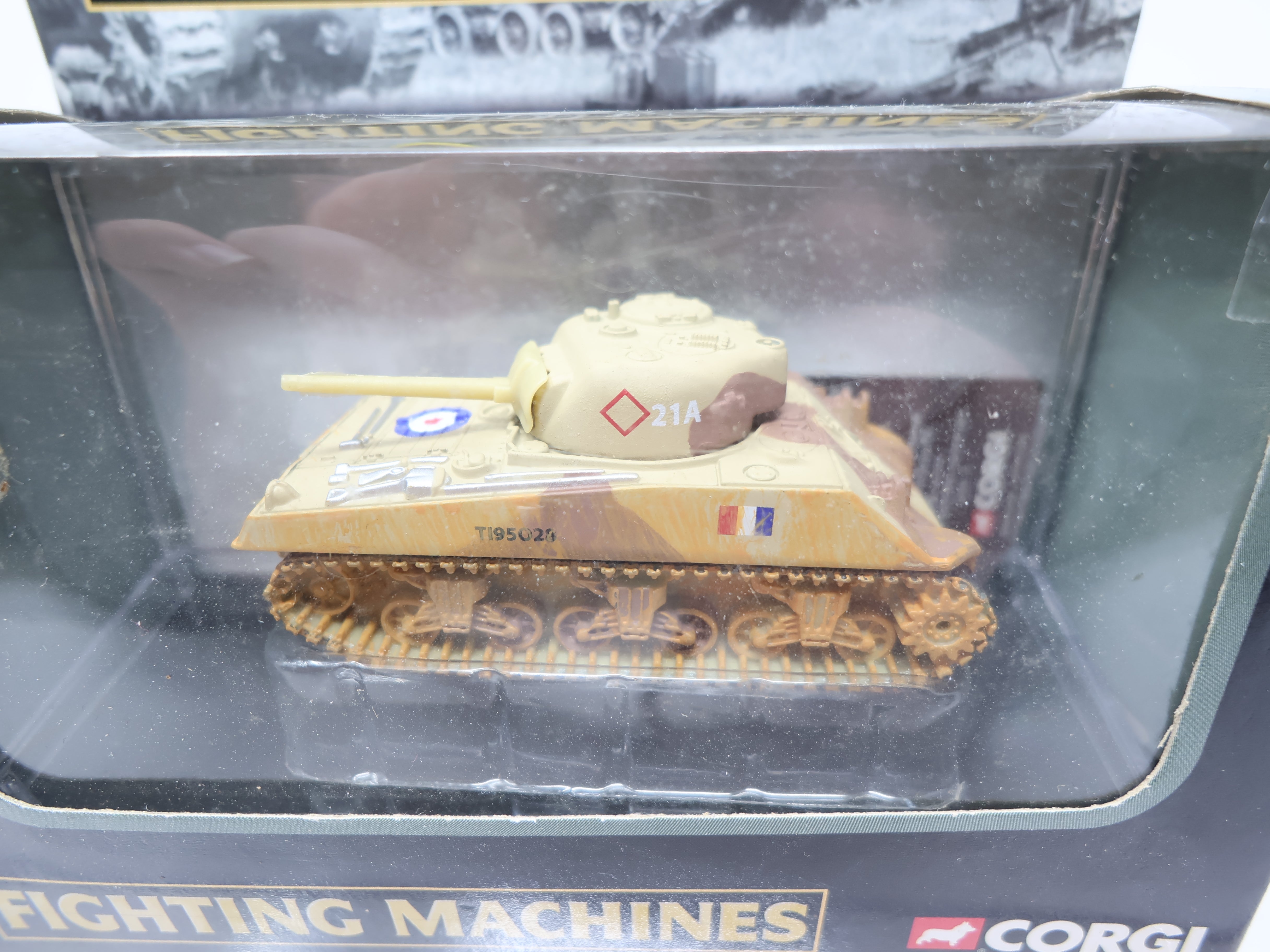 USED Corgi CS90079 , Fighting Machines M4 Sherman Tank 7th Armoured Division