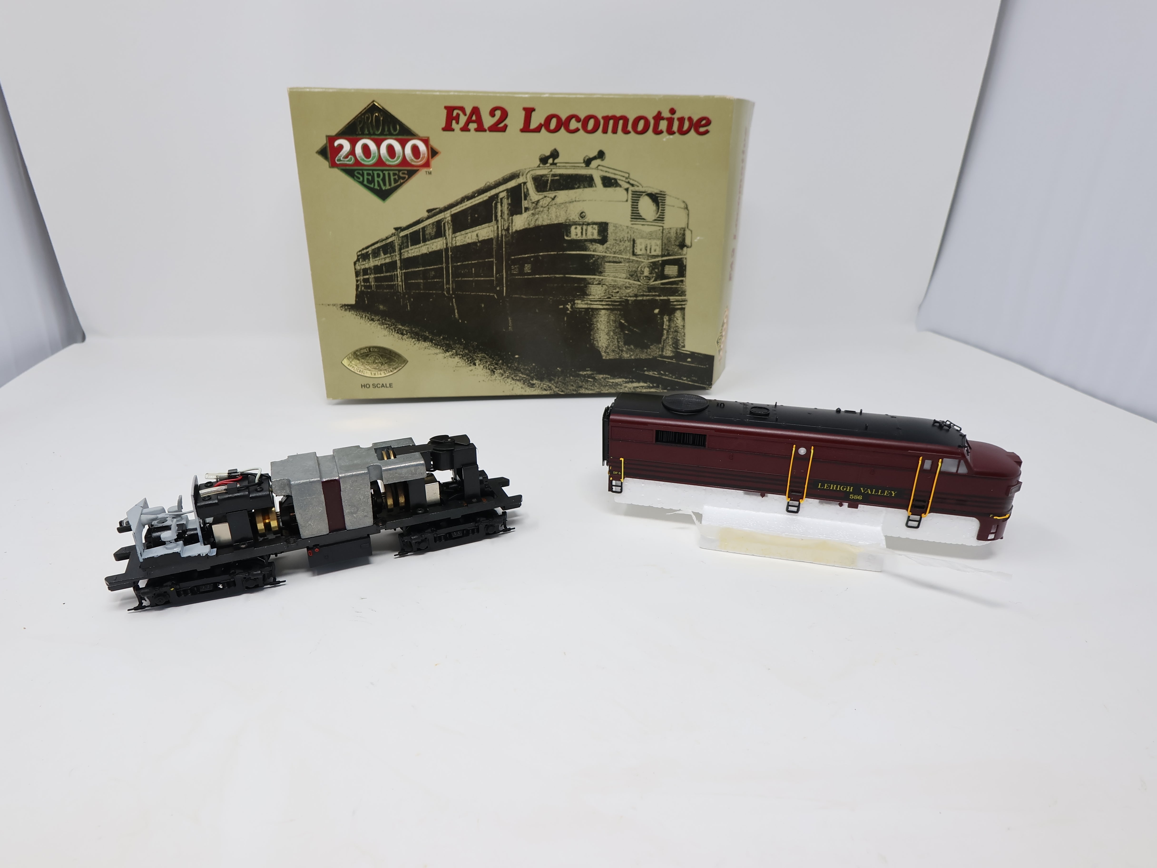 USED Life-Like 8365 HO Scale, Proto2000 FA2 Diesel Locomotive, Lehigh Valley #586 (DC)