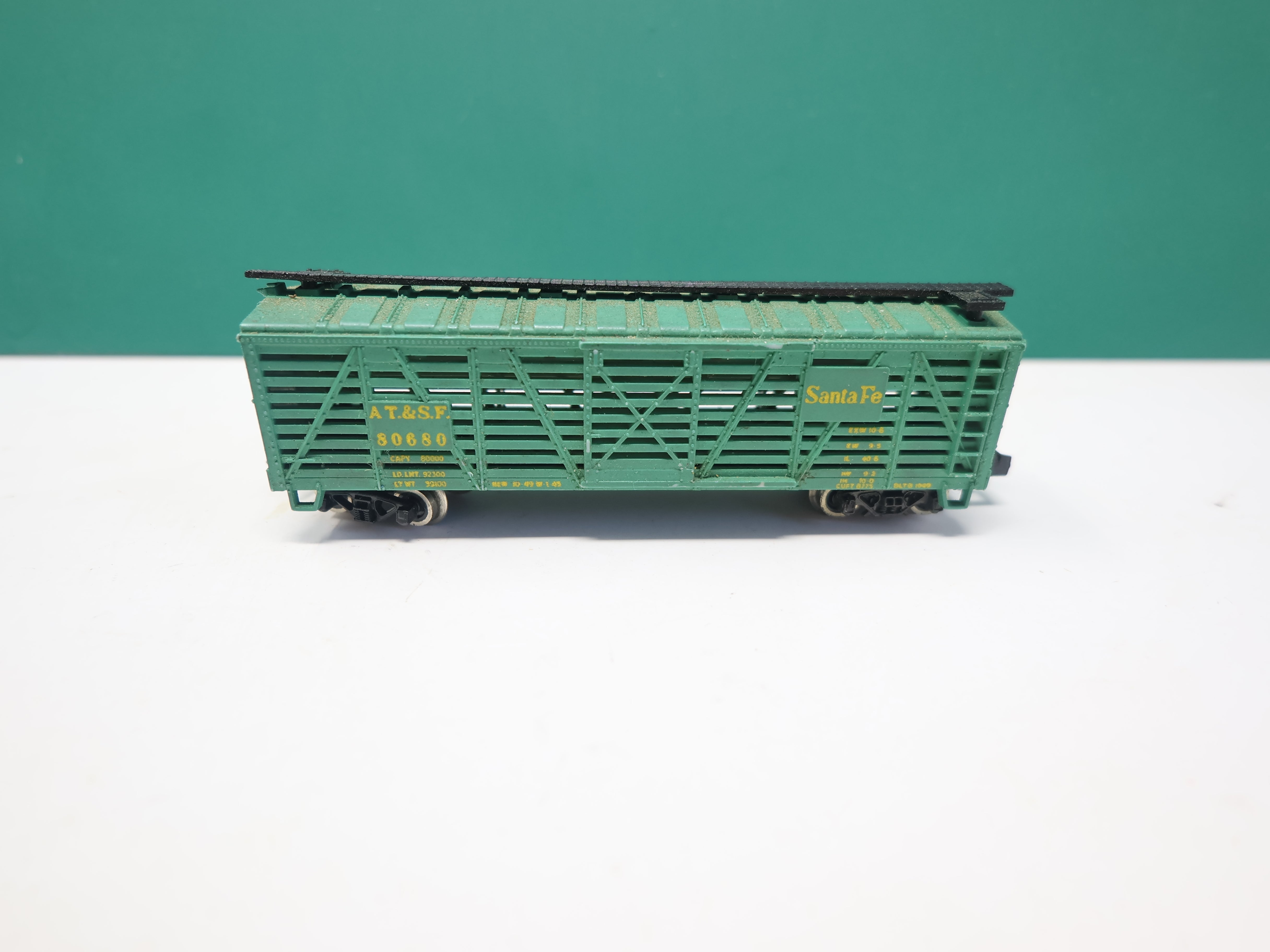 USED Atlas N Scale, 40' Stock Car, Santa Fe ATSF #80680