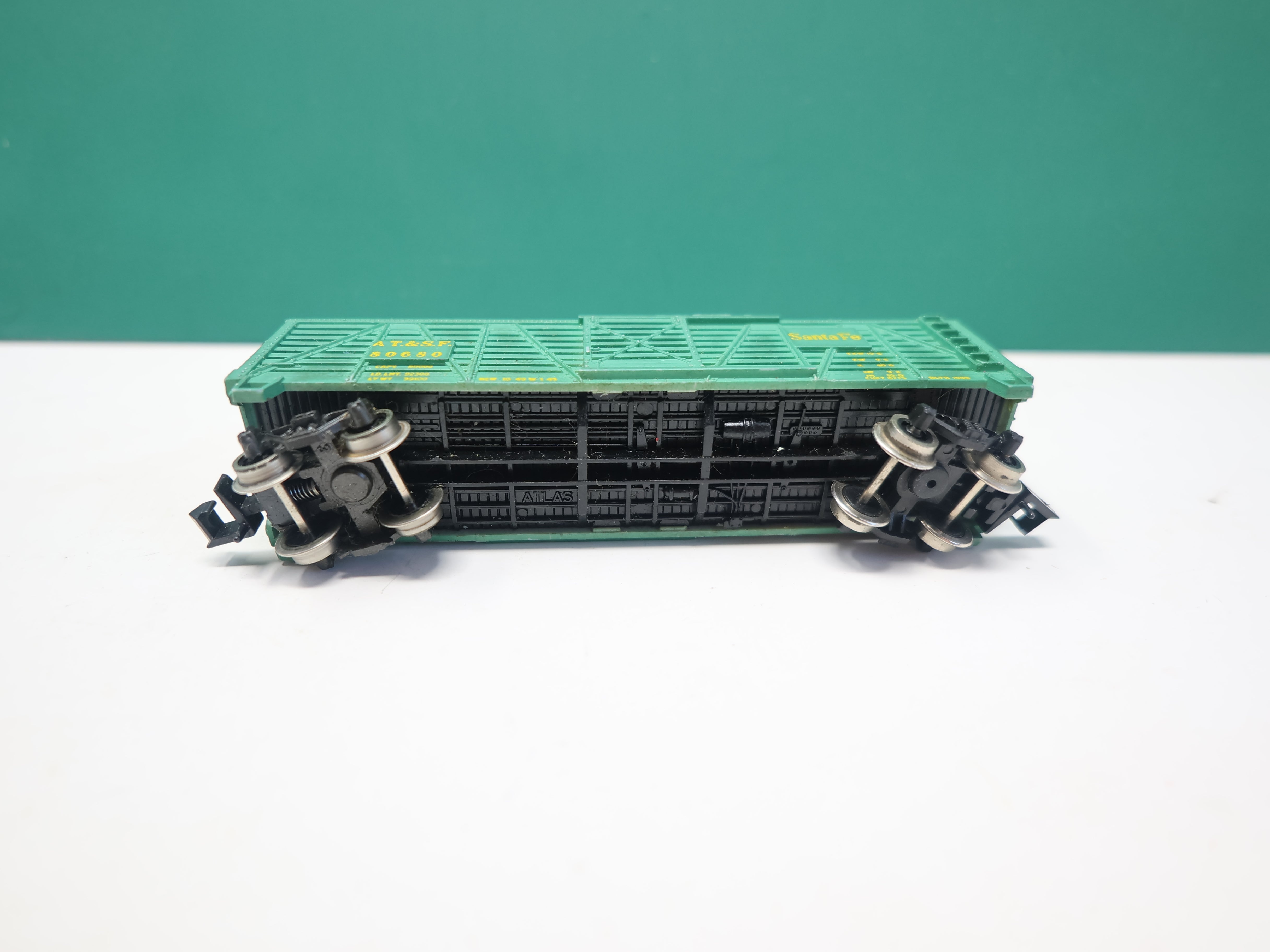 USED Atlas N Scale, 40' Stock Car, Santa Fe ATSF #80680