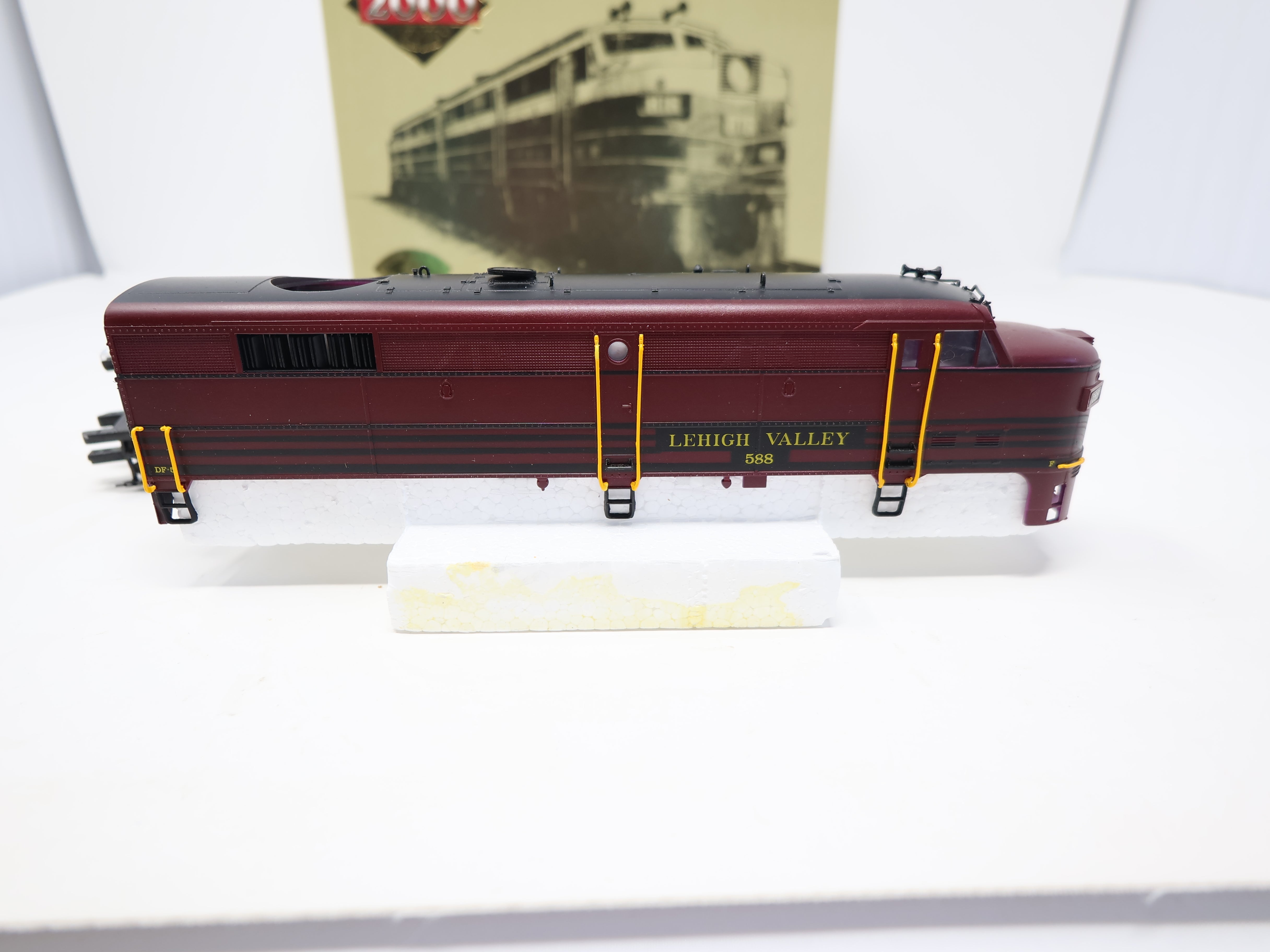 USED Life-Like 8366 HO Scale, Proto2000 FA2 Diesel Locomotive, Lehigh Valley #588 (DC)