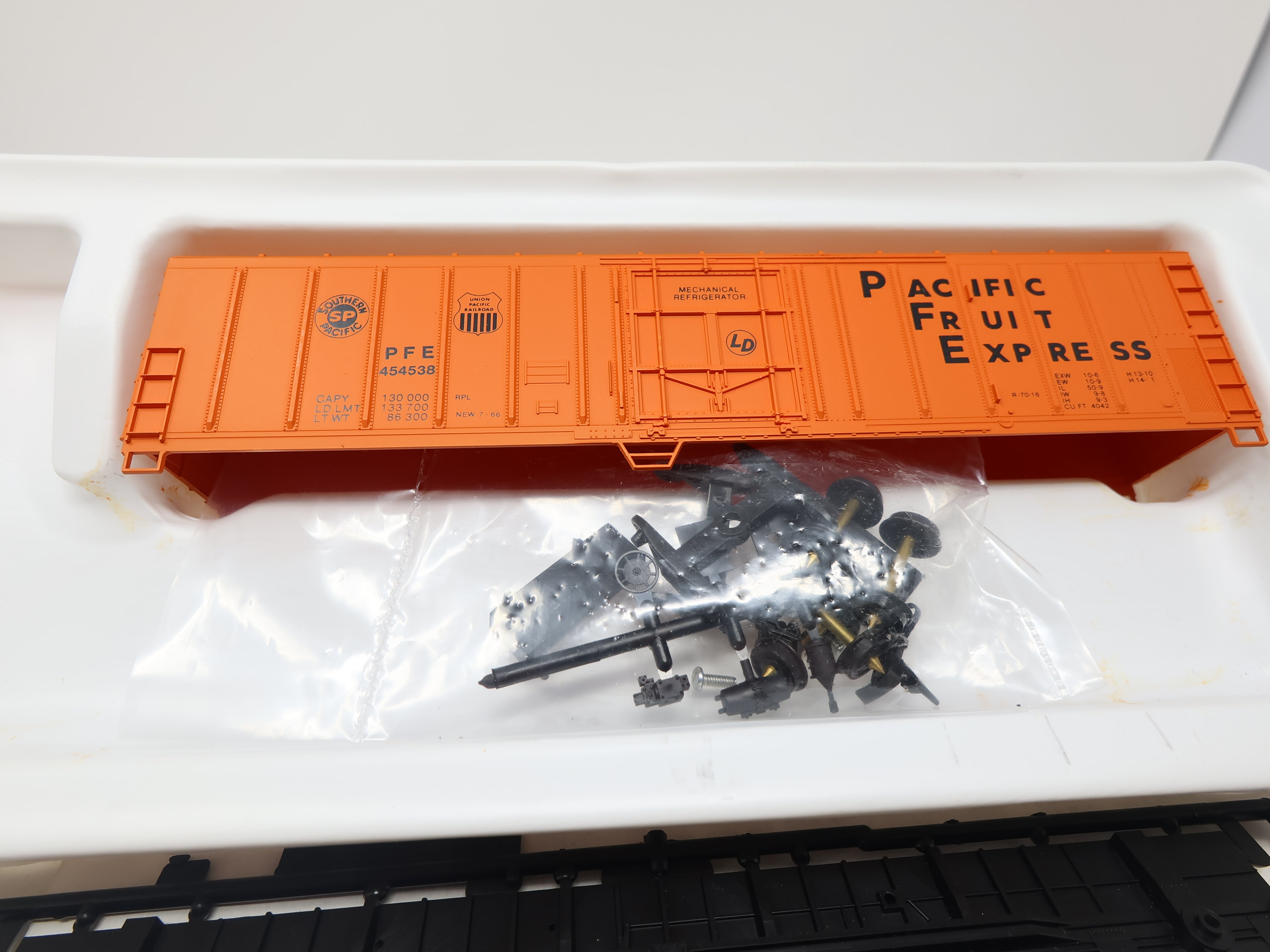 USED Con-Cor #1-009801-11 HO Scale, 57' Mechanical Reefer, Pacific Fruit Express PFE #454538 (KIT)