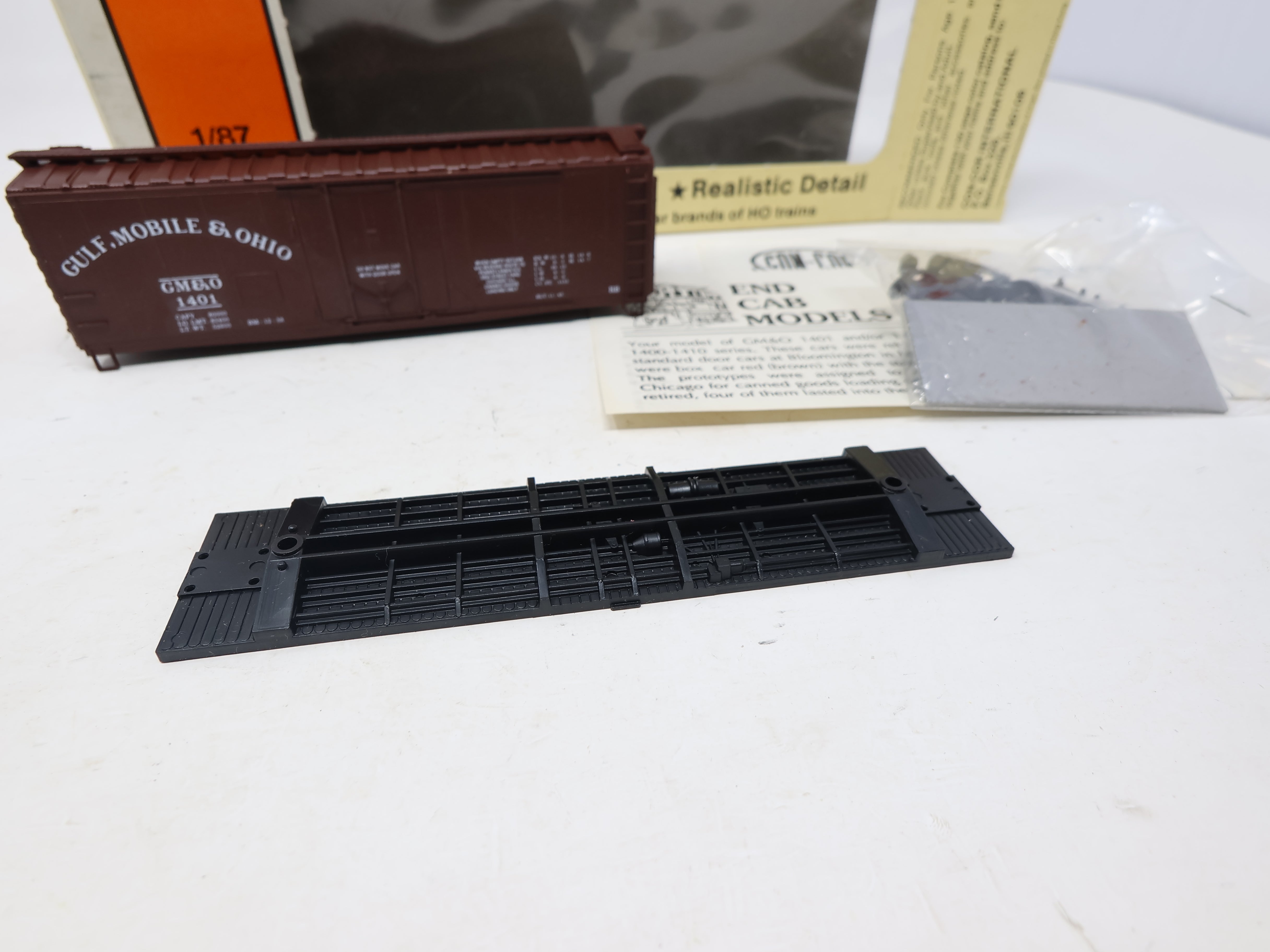 USED Con-Cor HO Scale, 40' Insulated Box Car End Cab Models, Gulf, Mobile and Ohio GM&O #1401 (KIT)