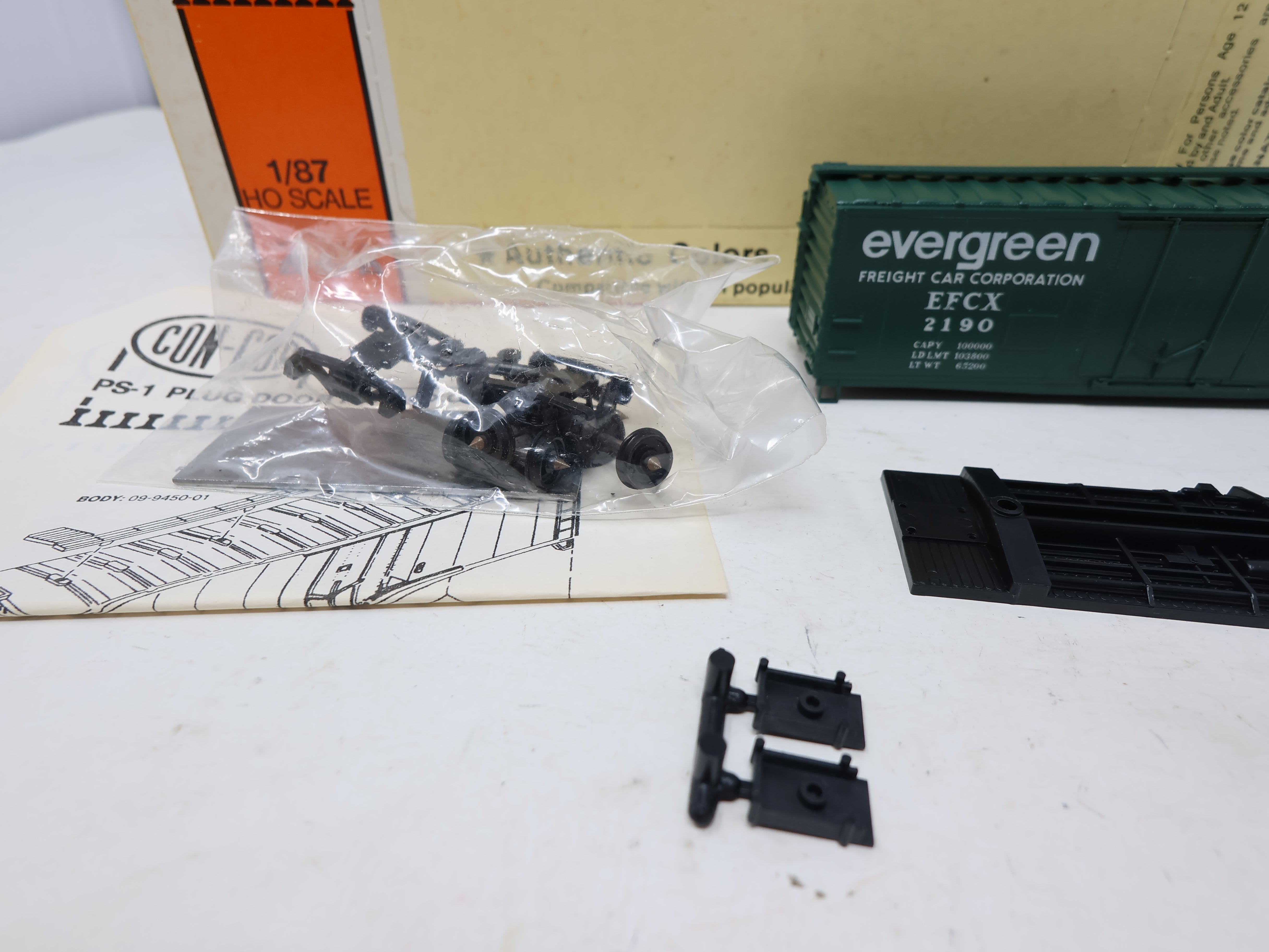 USED Con-Cor #1-009455 HO Scale, PS1 Box Car, Evergreen EFCX #2190 (KIT)