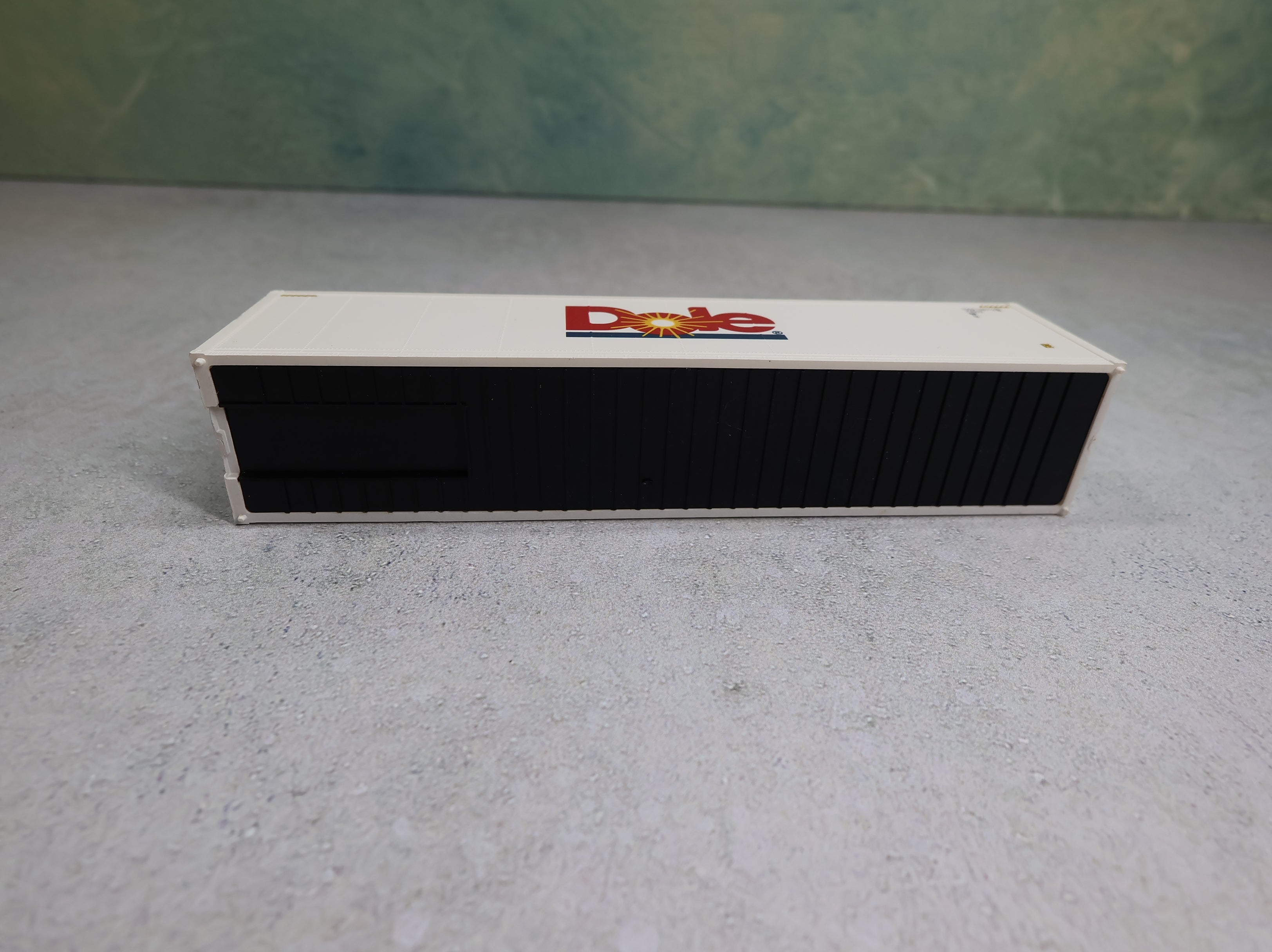 USED Walthers 949-8359 HO Scale 40' Hi-Cube Refrigerator Container Dole #108150