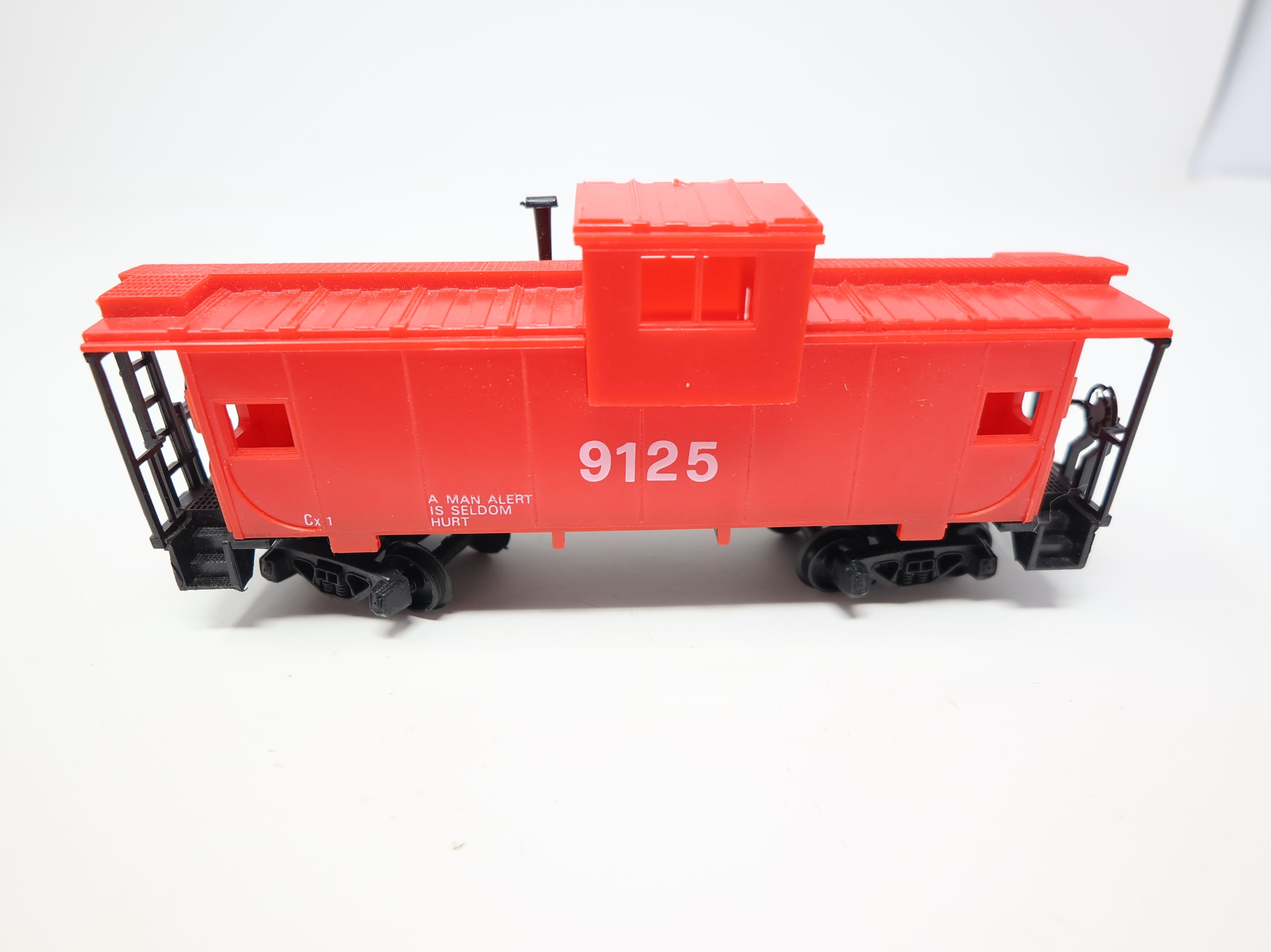 USED HO Scale Safety Caboose #9125