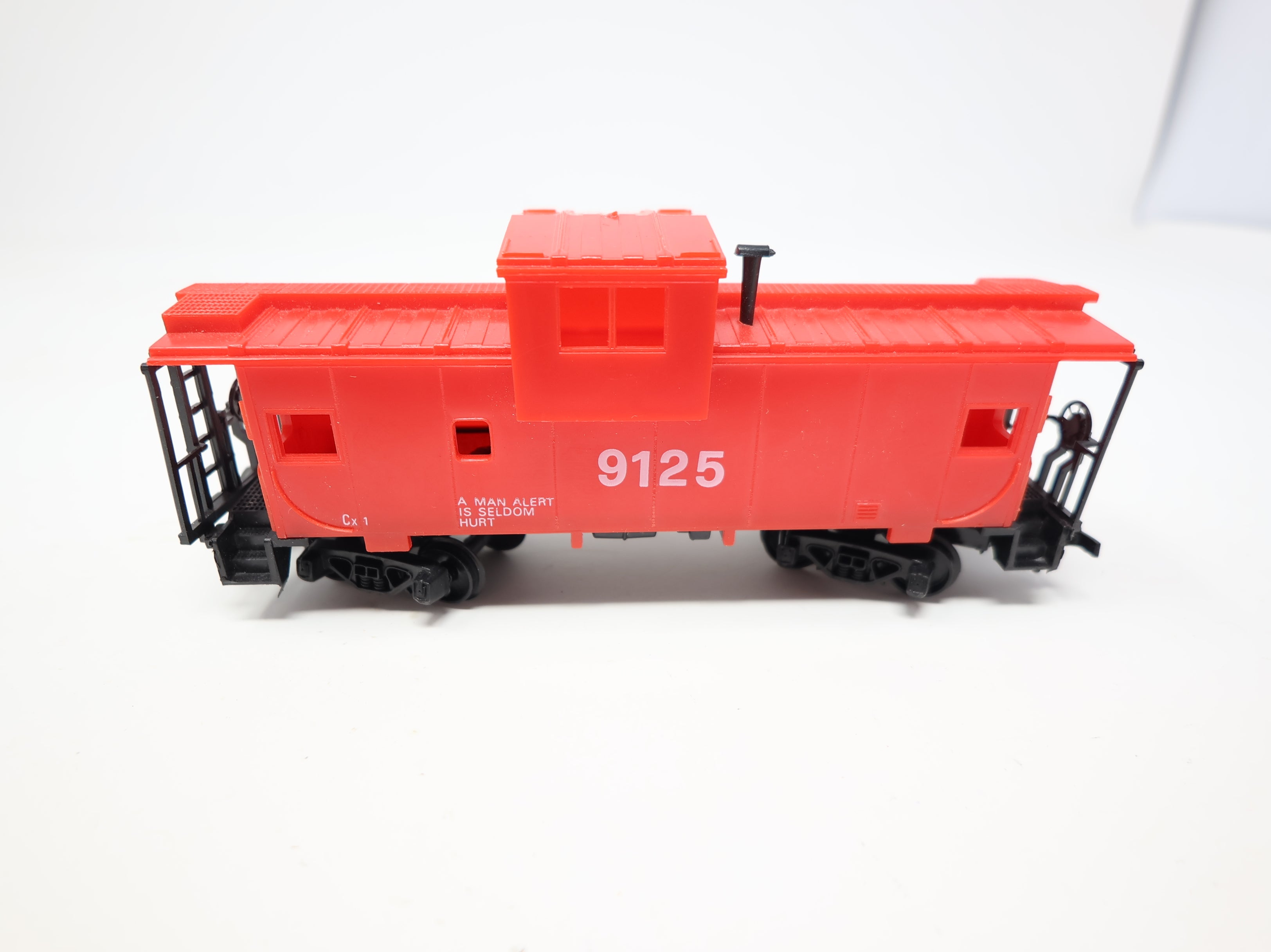 USED HO Scale Safety Caboose #9125