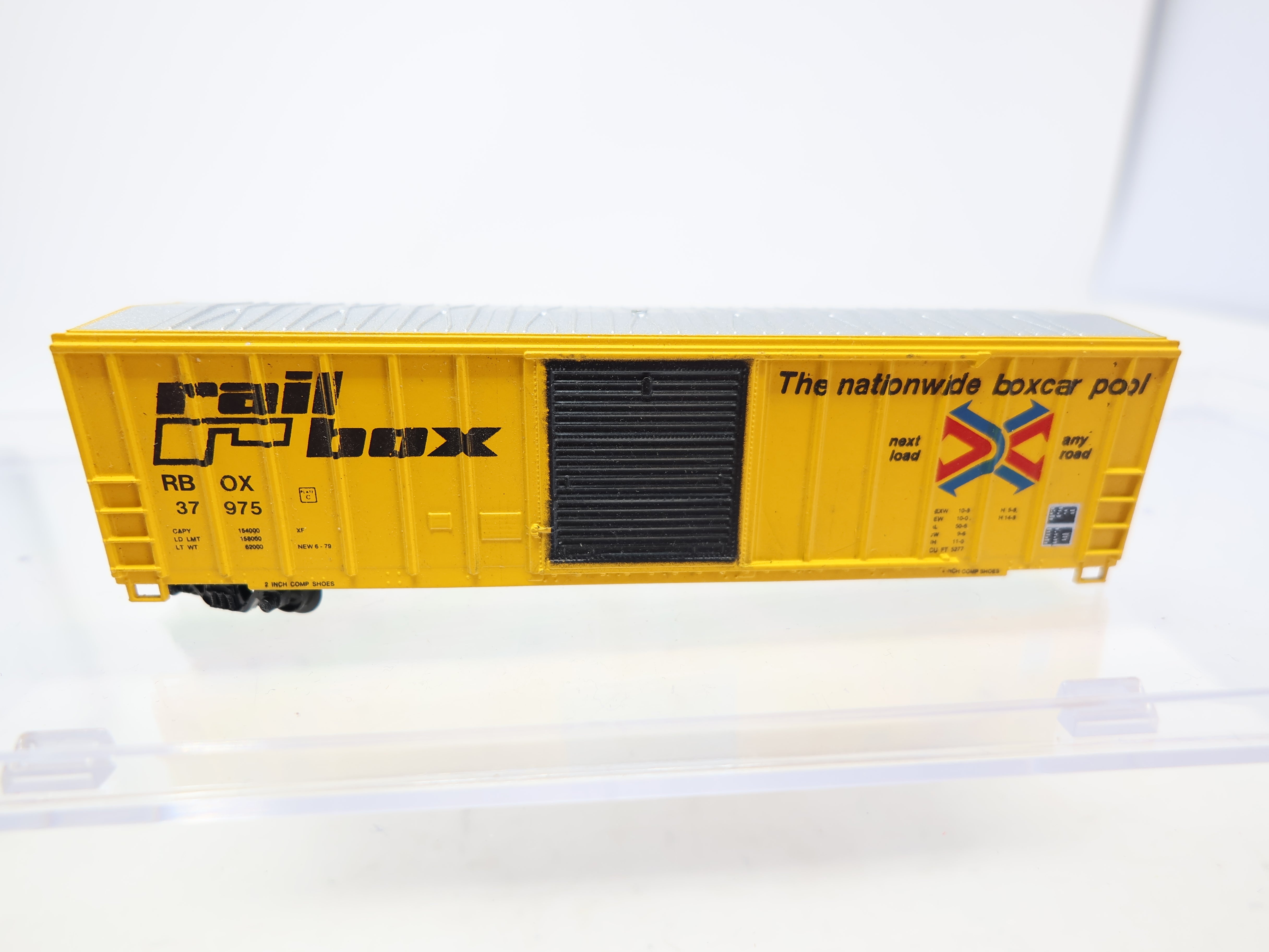 USED Roundhouse 8251 N Scale, 50' Box Car, Railbox RBOX #37975