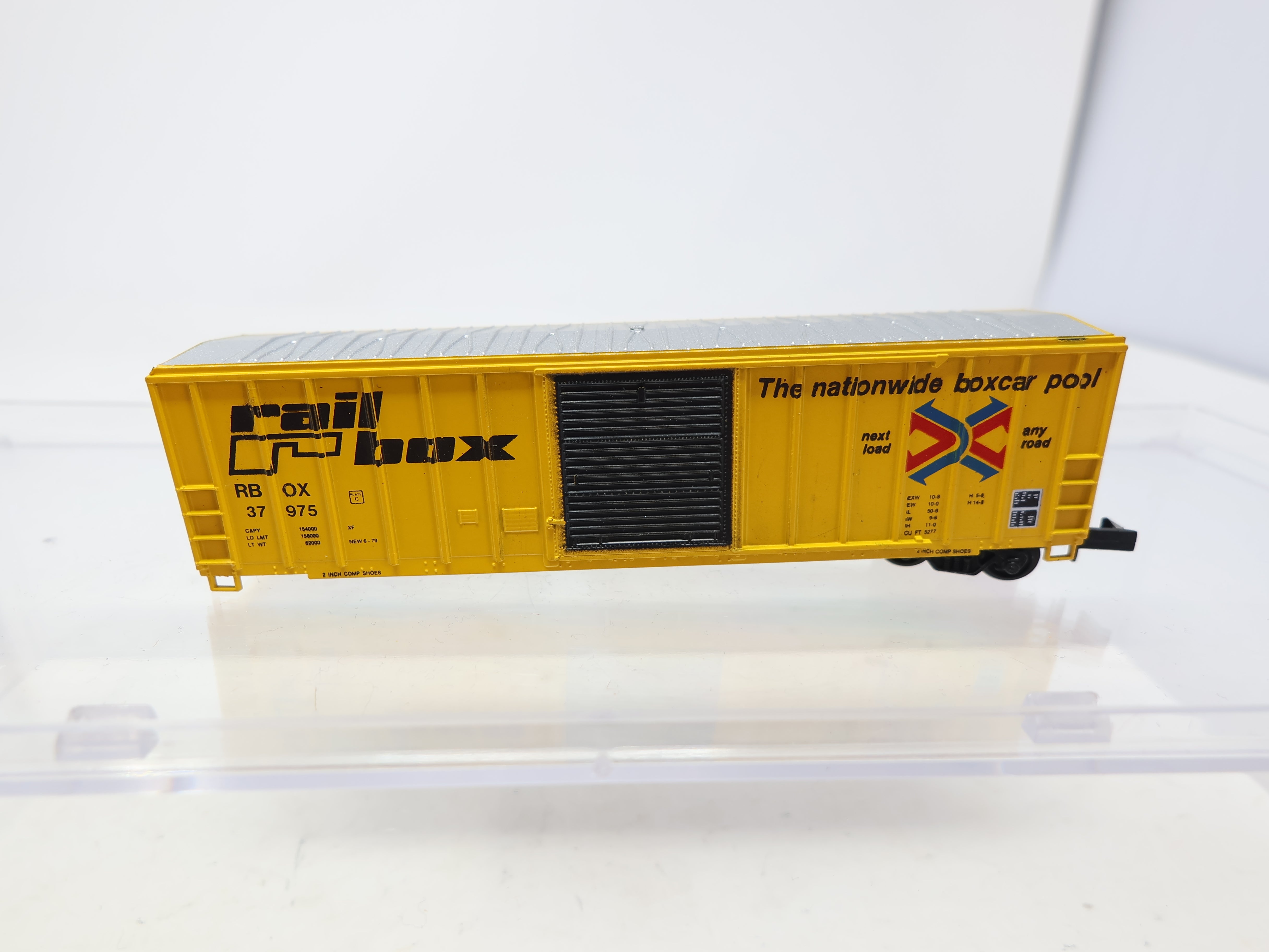 USED Roundhouse 8251 N Scale, 50' Box Car, Railbox RBOX #37975