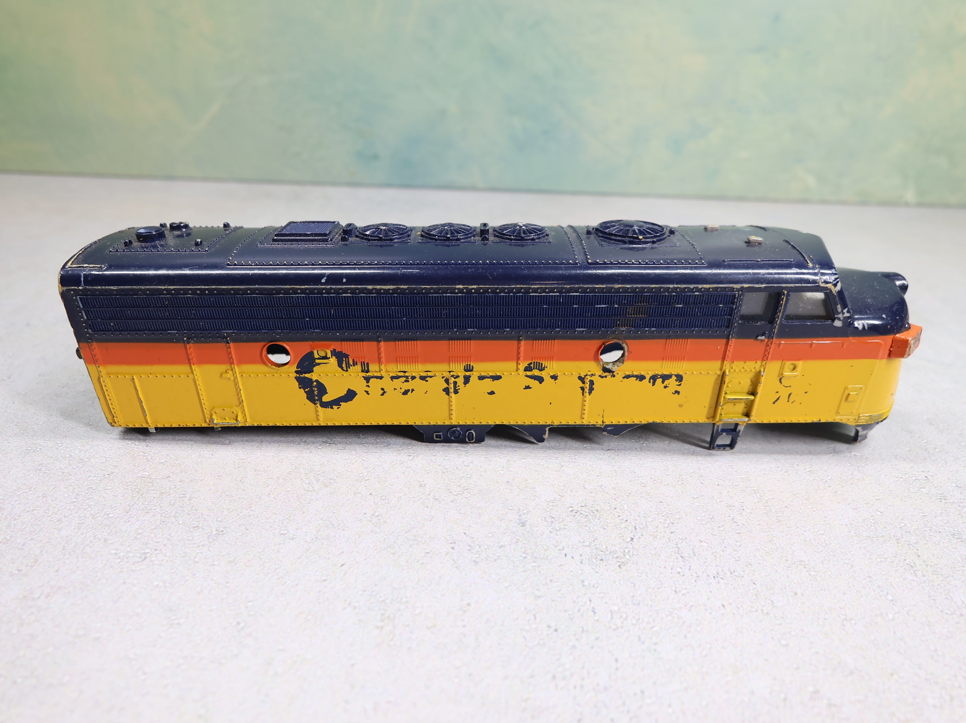 USED Bachmann HO Scale F9 Diesel Locomotive Chessie System C&O #7071 Rough Shell Only