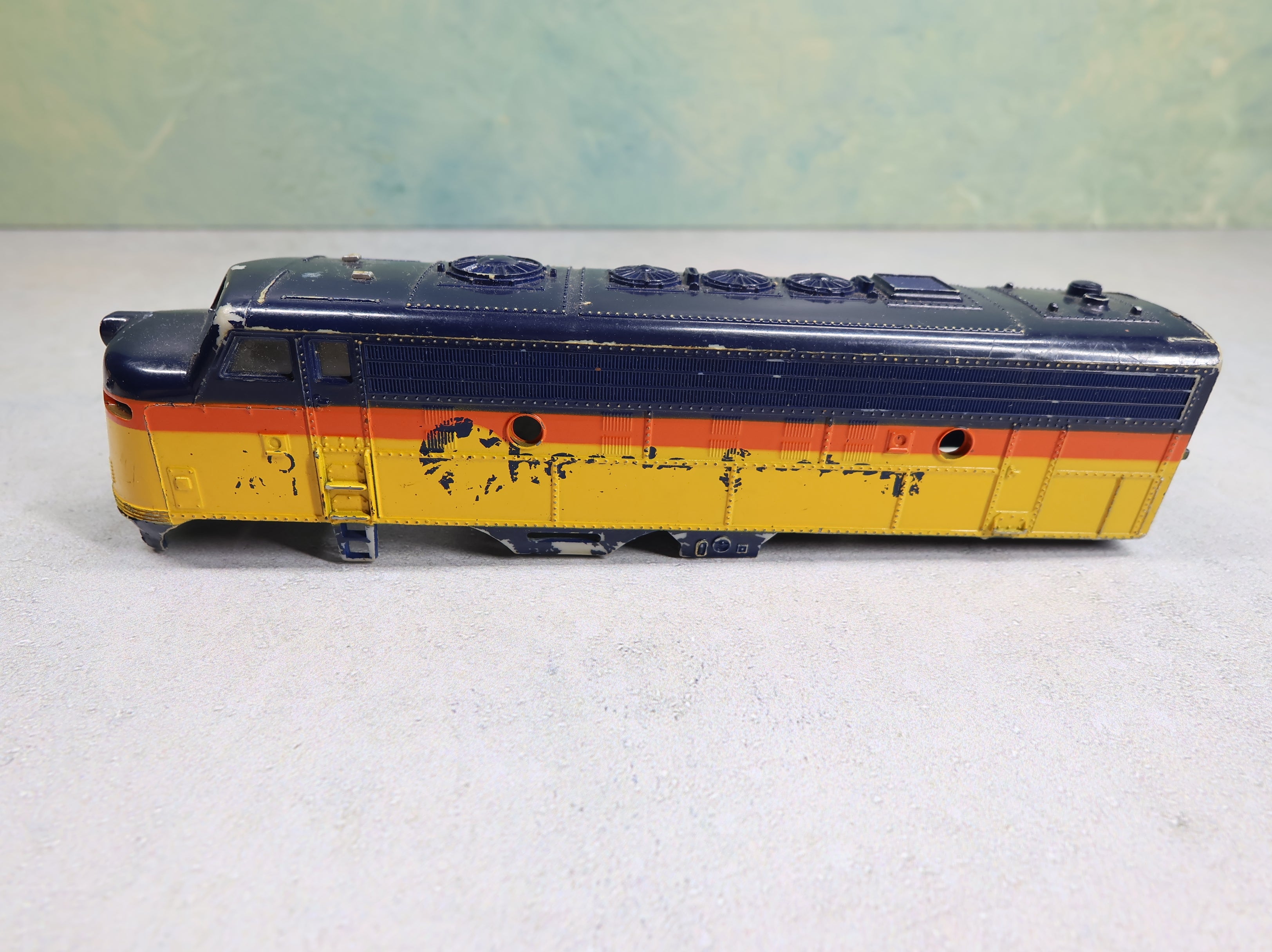 USED Bachmann HO Scale F9 Diesel Locomotive Chessie System C&O #7071 Rough Shell Only