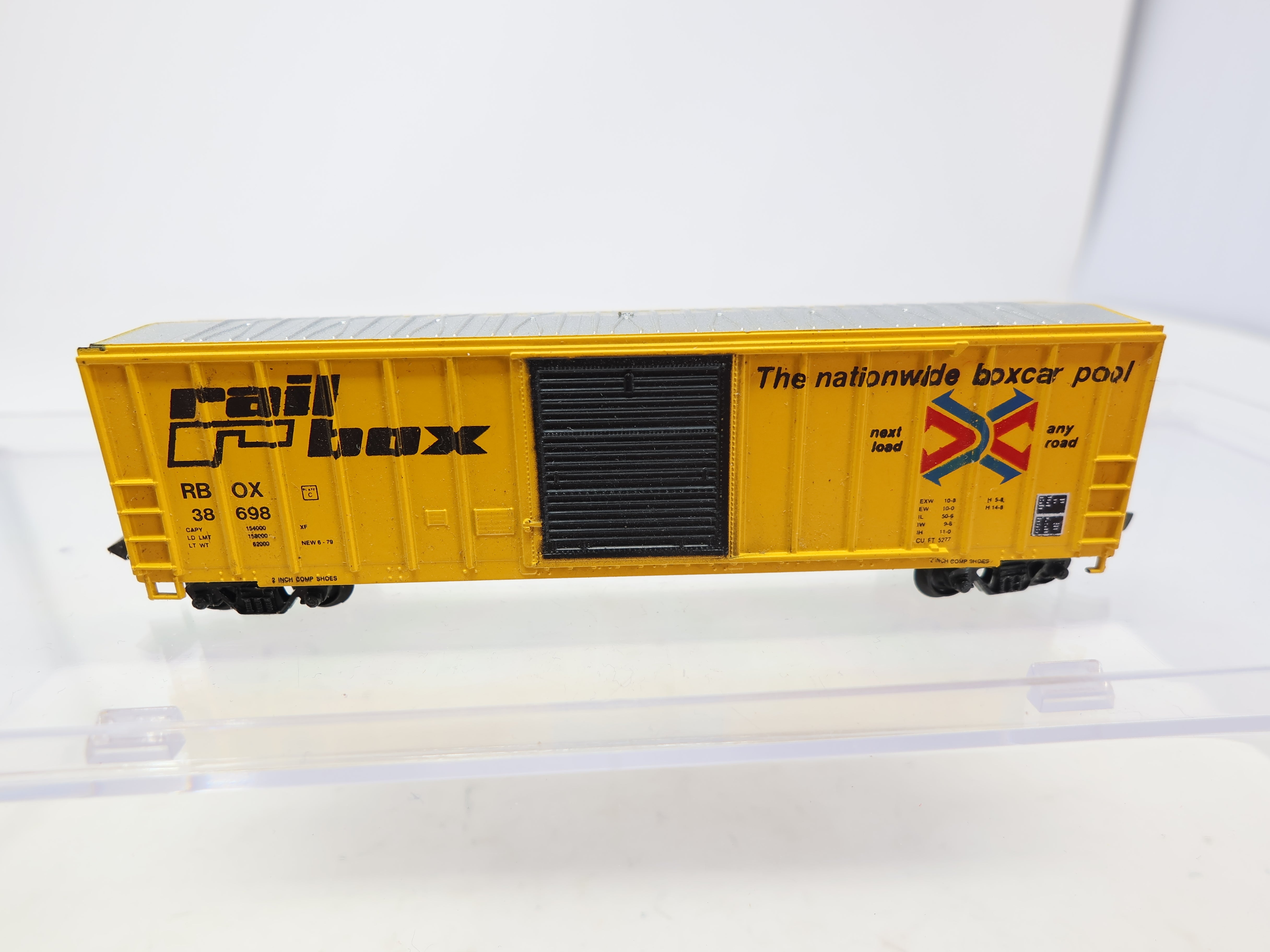 USED Roundhouse 8251 N Scale, 50' Box Car, Railbox RBOX #38698