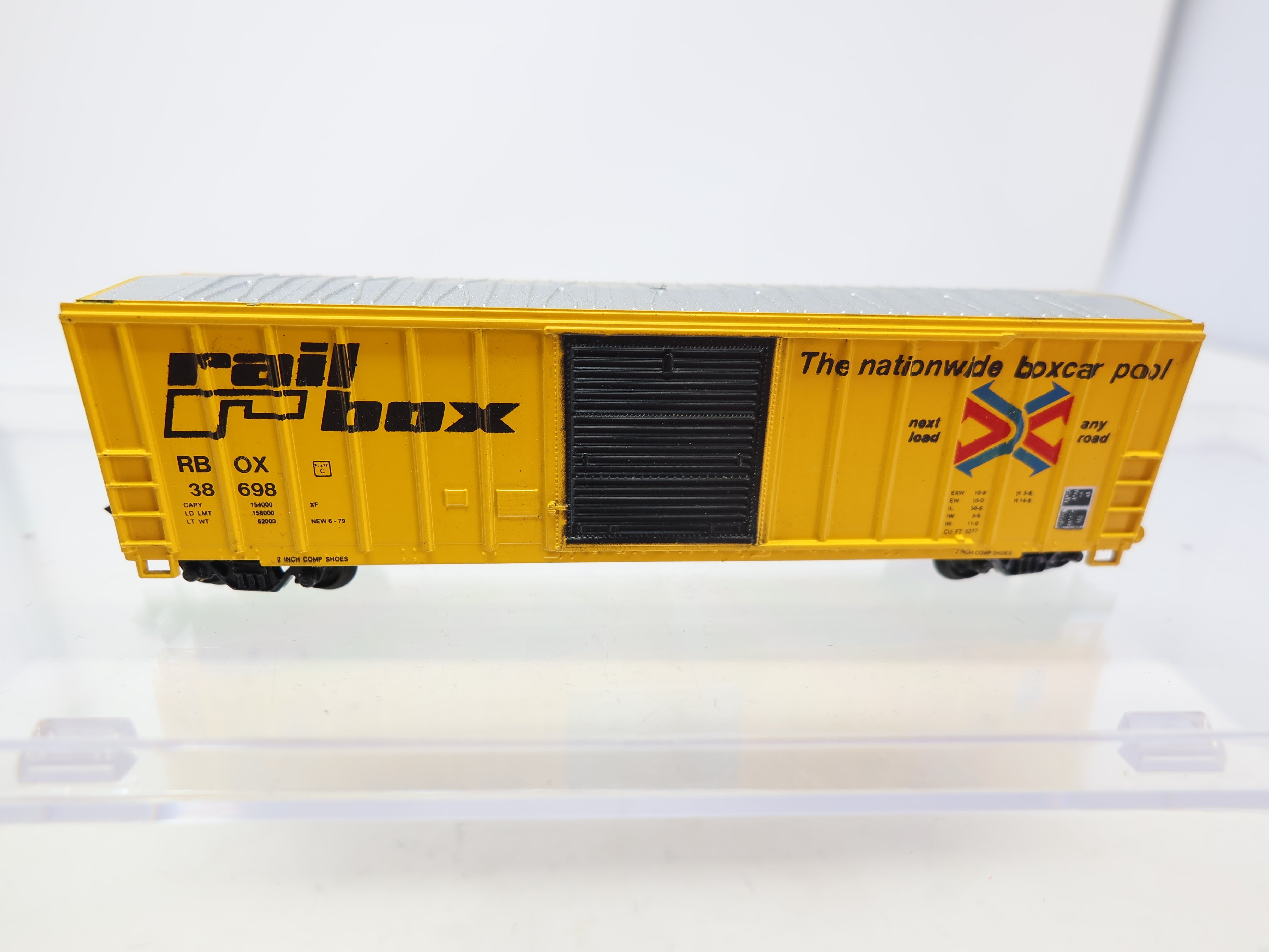 USED Roundhouse 8251 N Scale, 50' Box Car, Railbox RBOX #38698