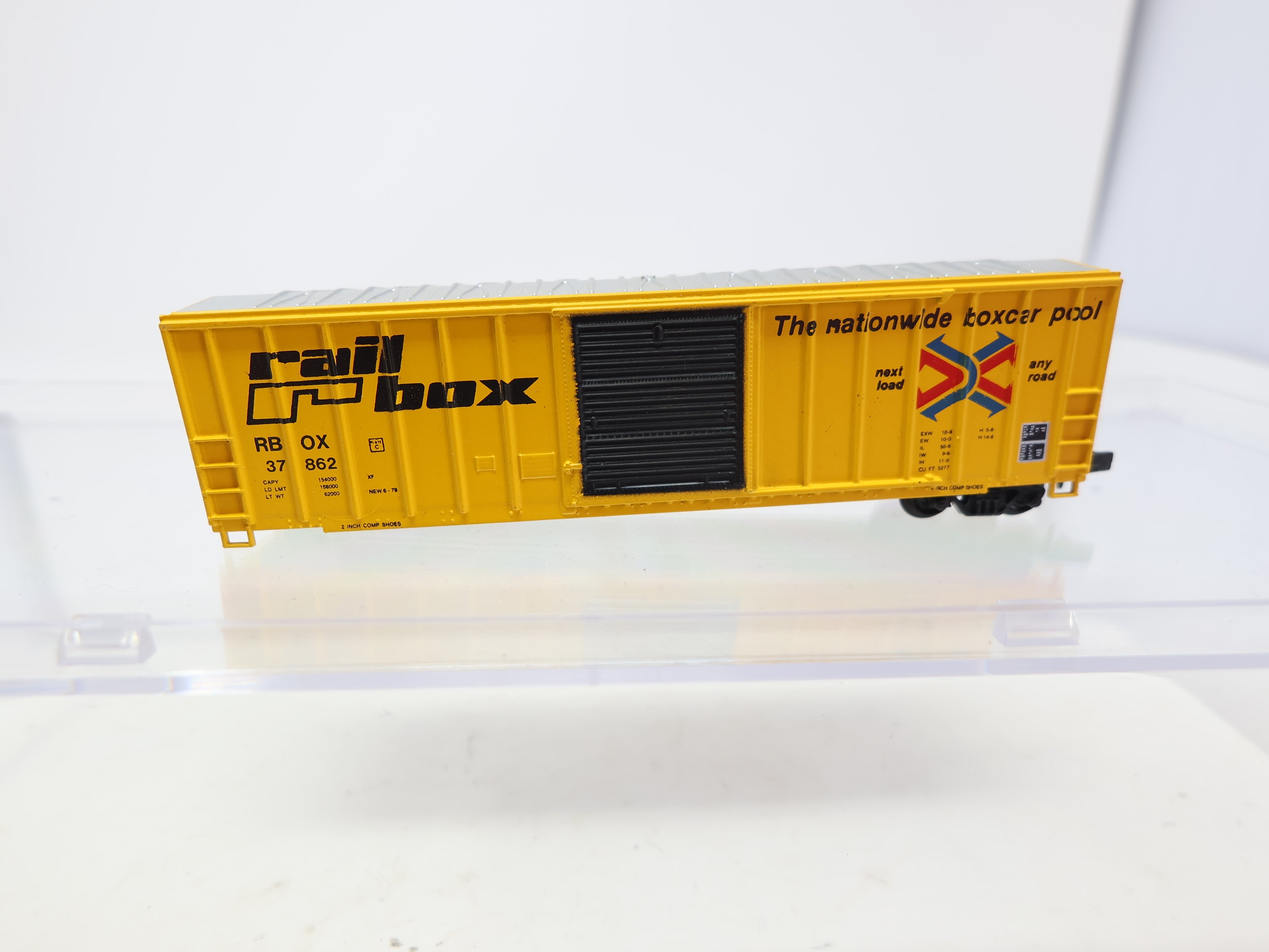 USED Roundhouse 8251 N Scale, 50' Box Car, Railbox RBOX #37862