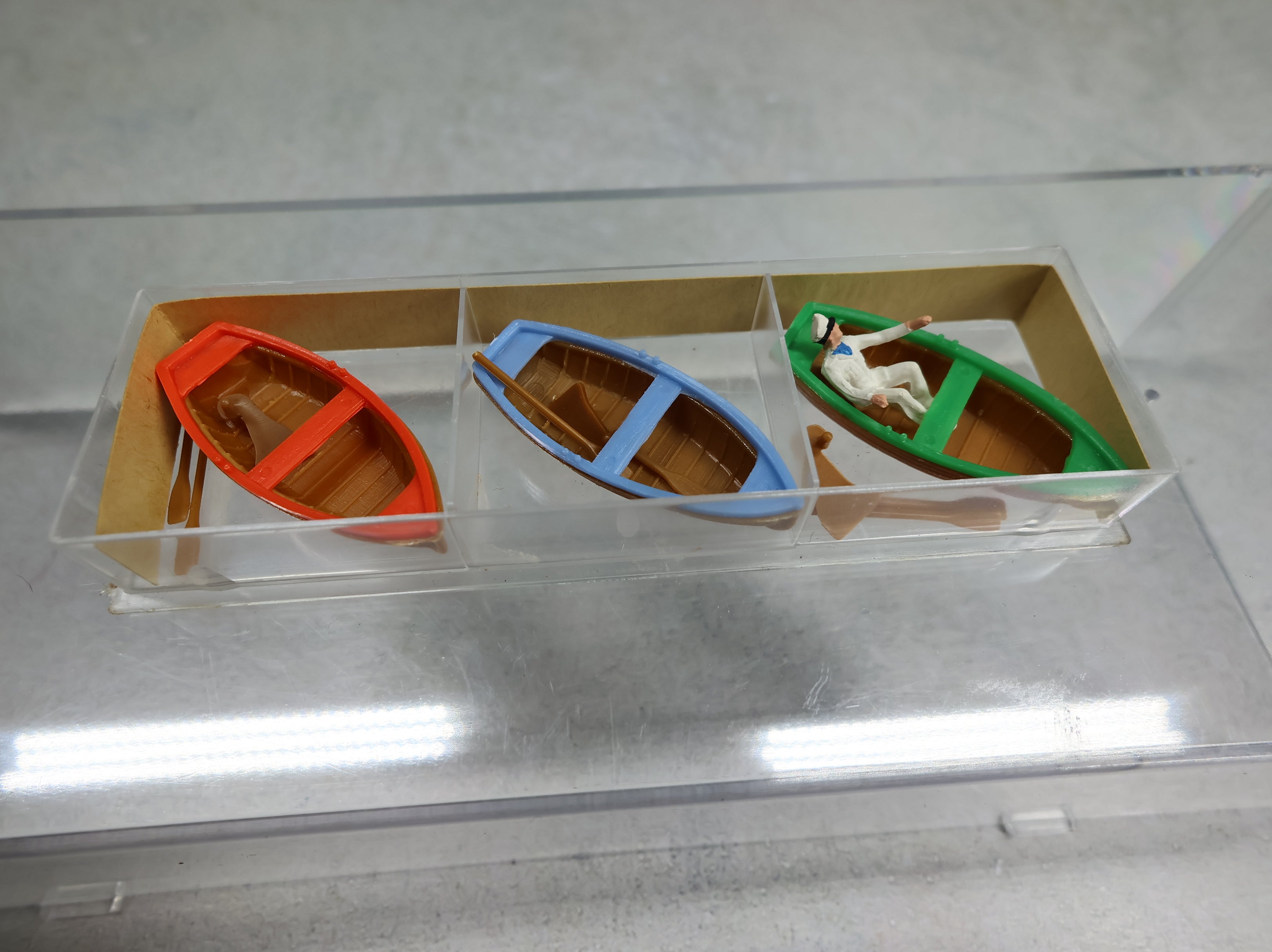 USED Preiser HO Scale Boats w/ Figure and Paddles (13 pcs)