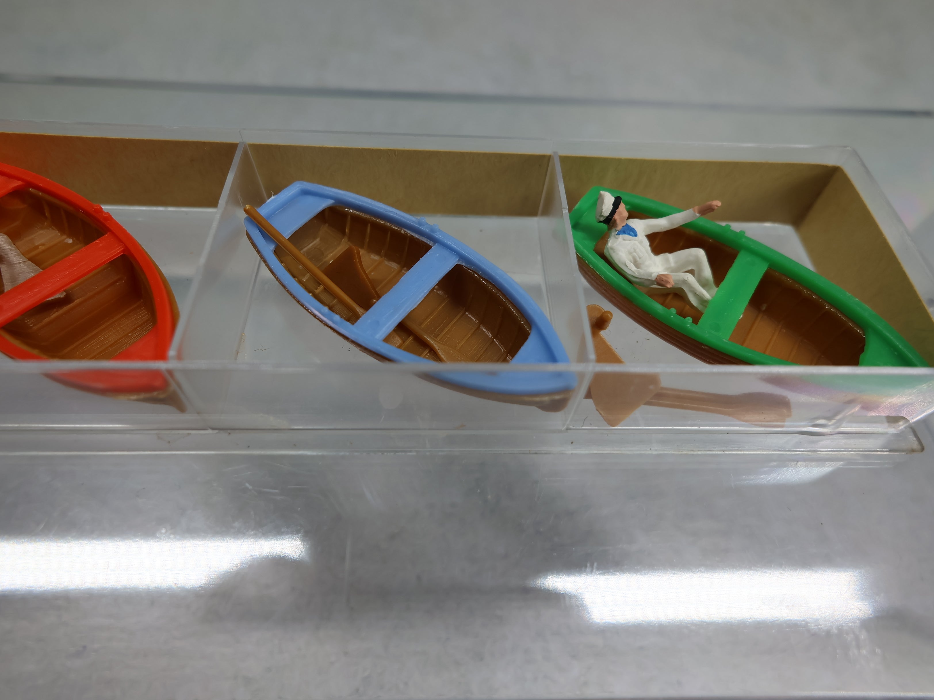 USED Preiser HO Scale Boats w/ Figure and Paddles (13 pcs)