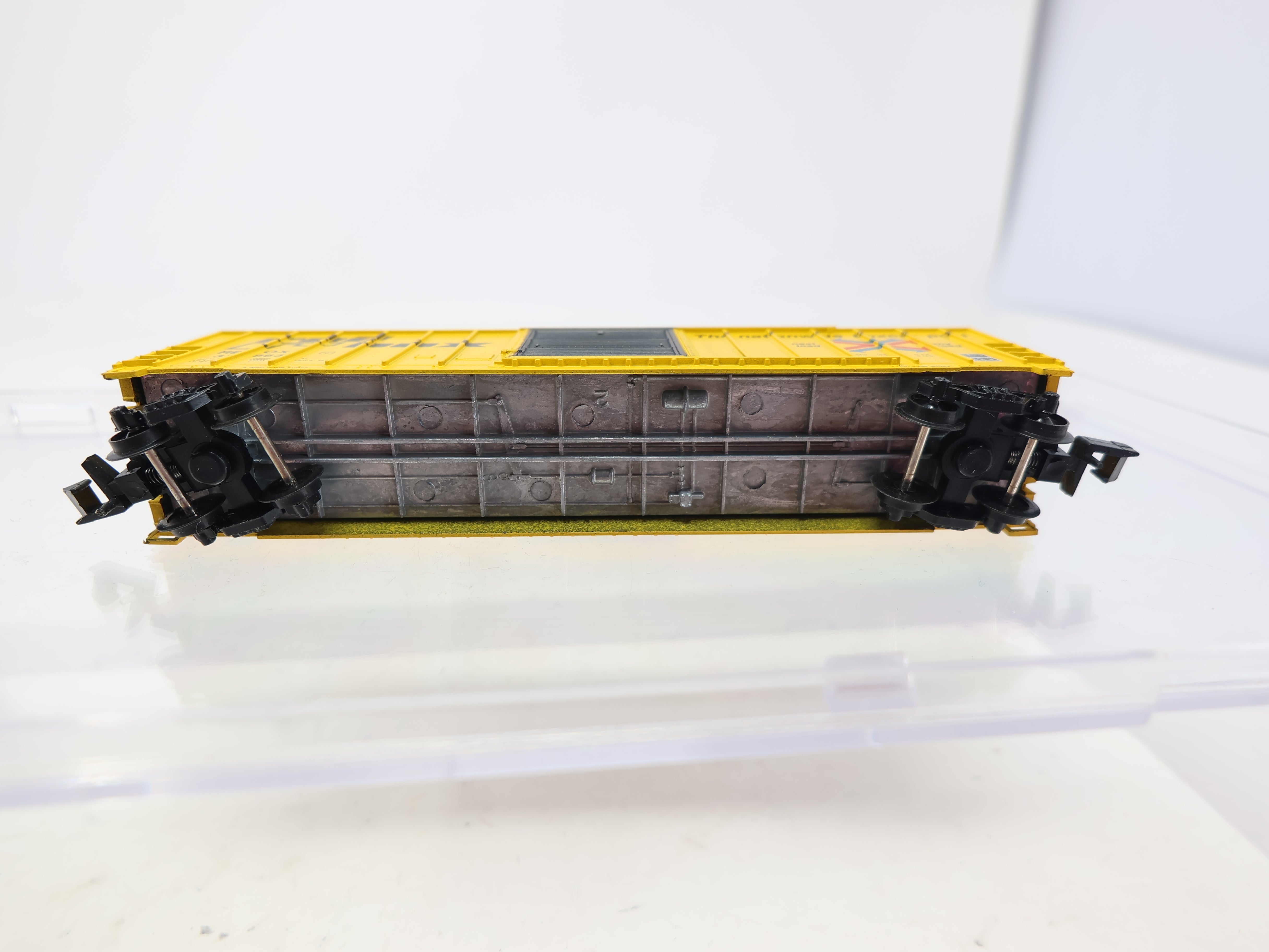 USED Roundhouse 8251 N Scale, 50' Box Car, Railbox RBOX #37863