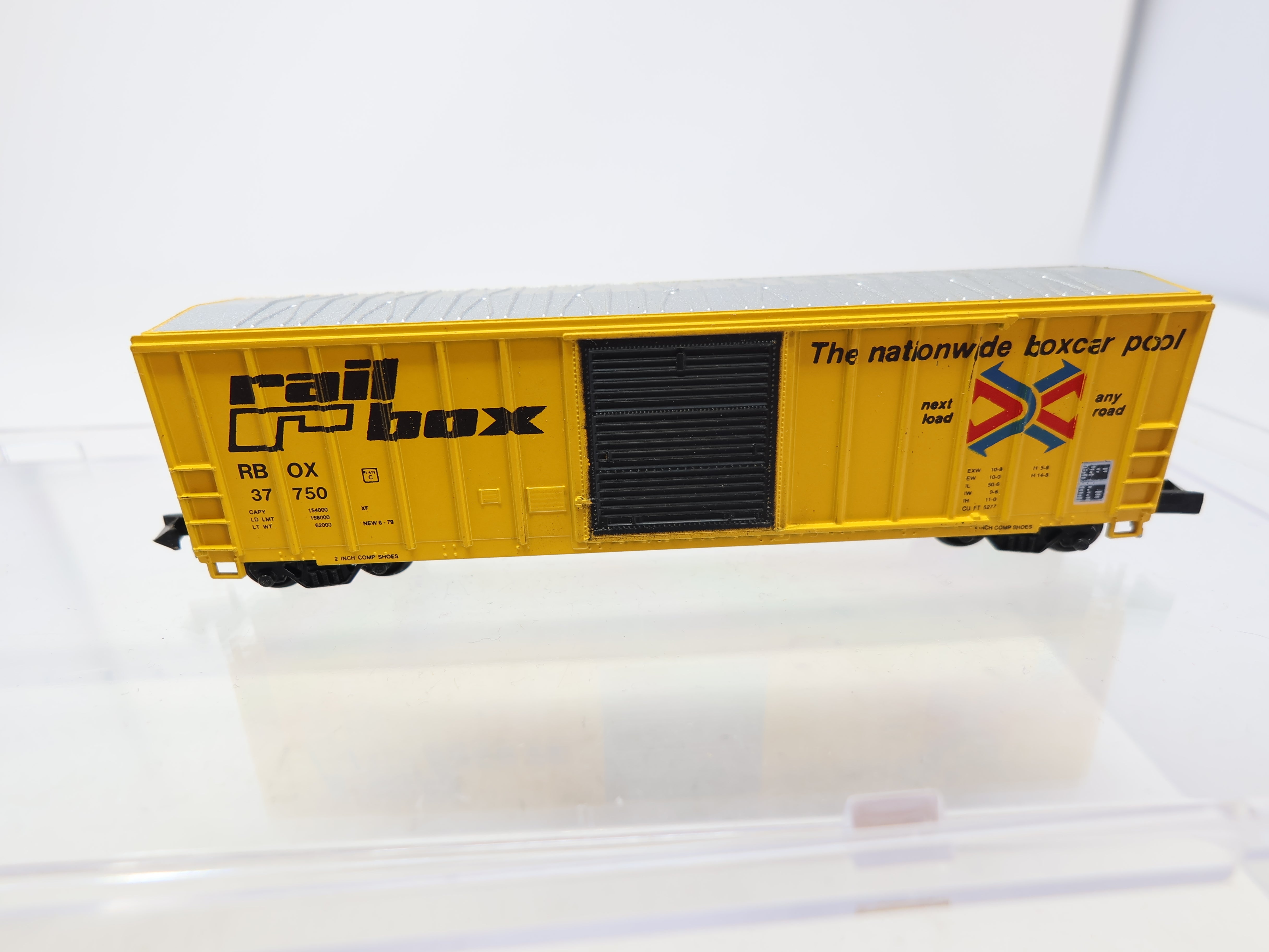 USED Roundhouse 8251 N Scale, 50' Box Car, Railbox RBOX #37750