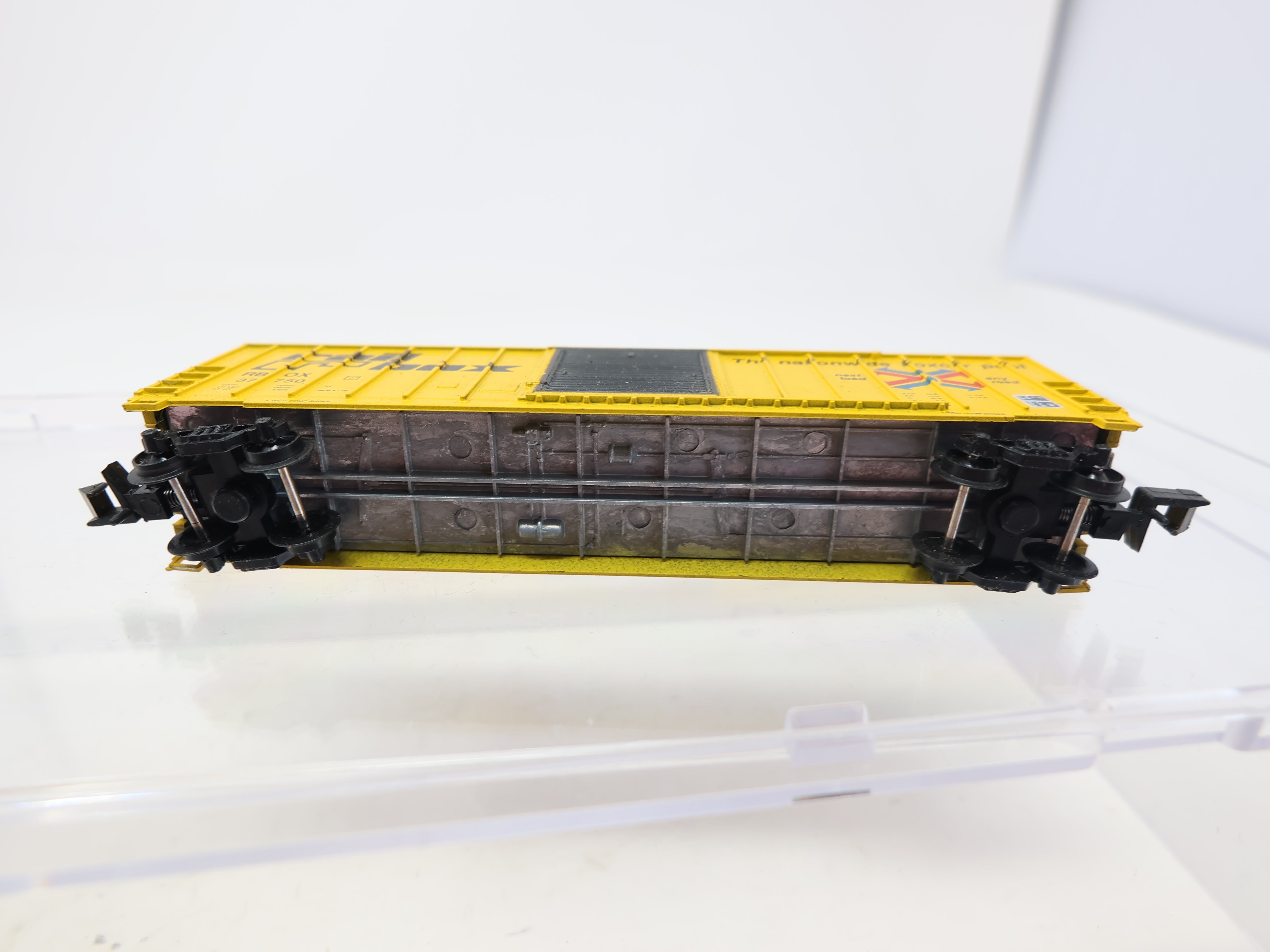 USED Roundhouse 8251 N Scale, 50' Box Car, Railbox RBOX #37750