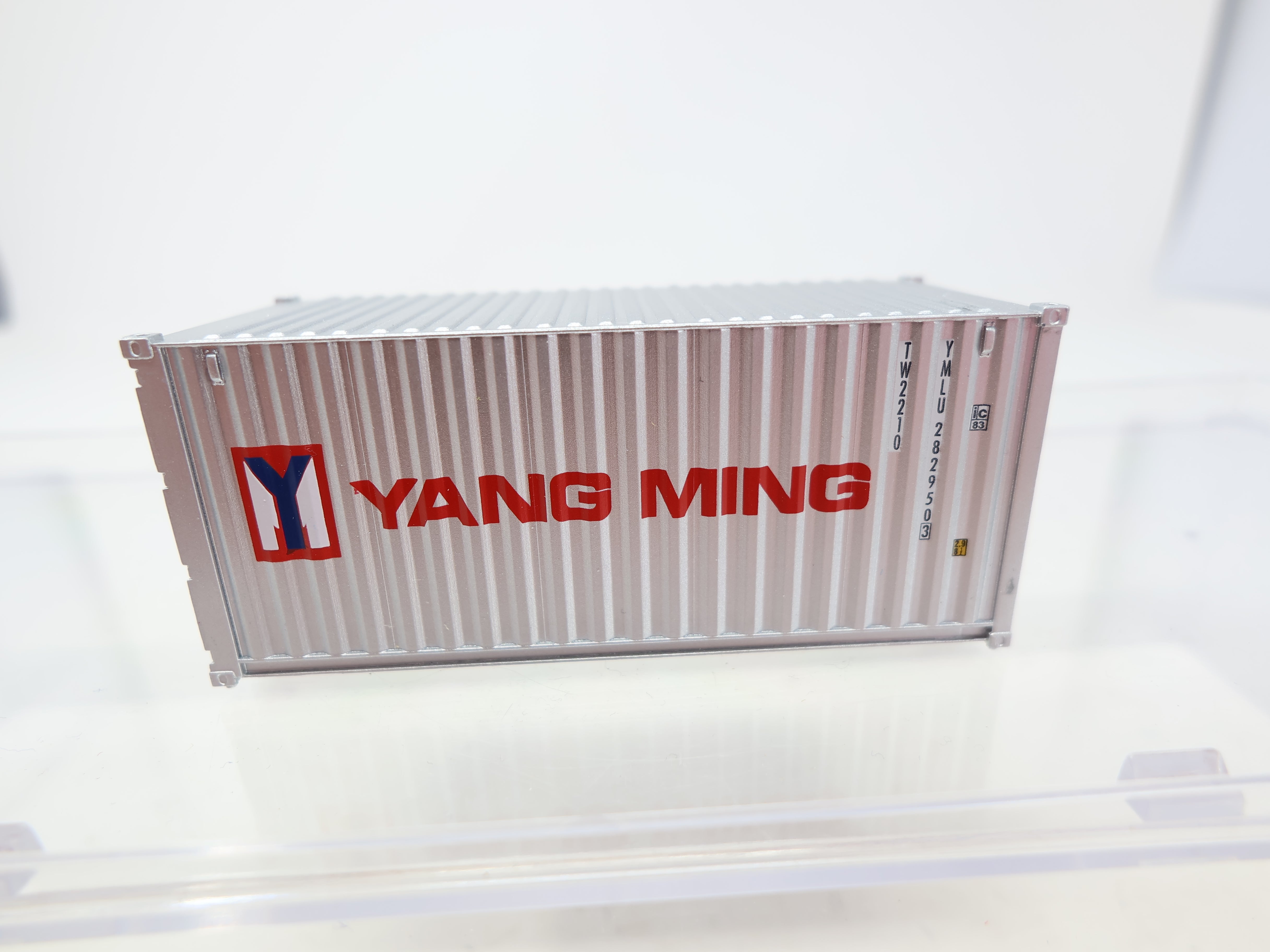 USED Walthers HO Scale, 20' Intermodal Container, Yang Ming YMLU #2829503