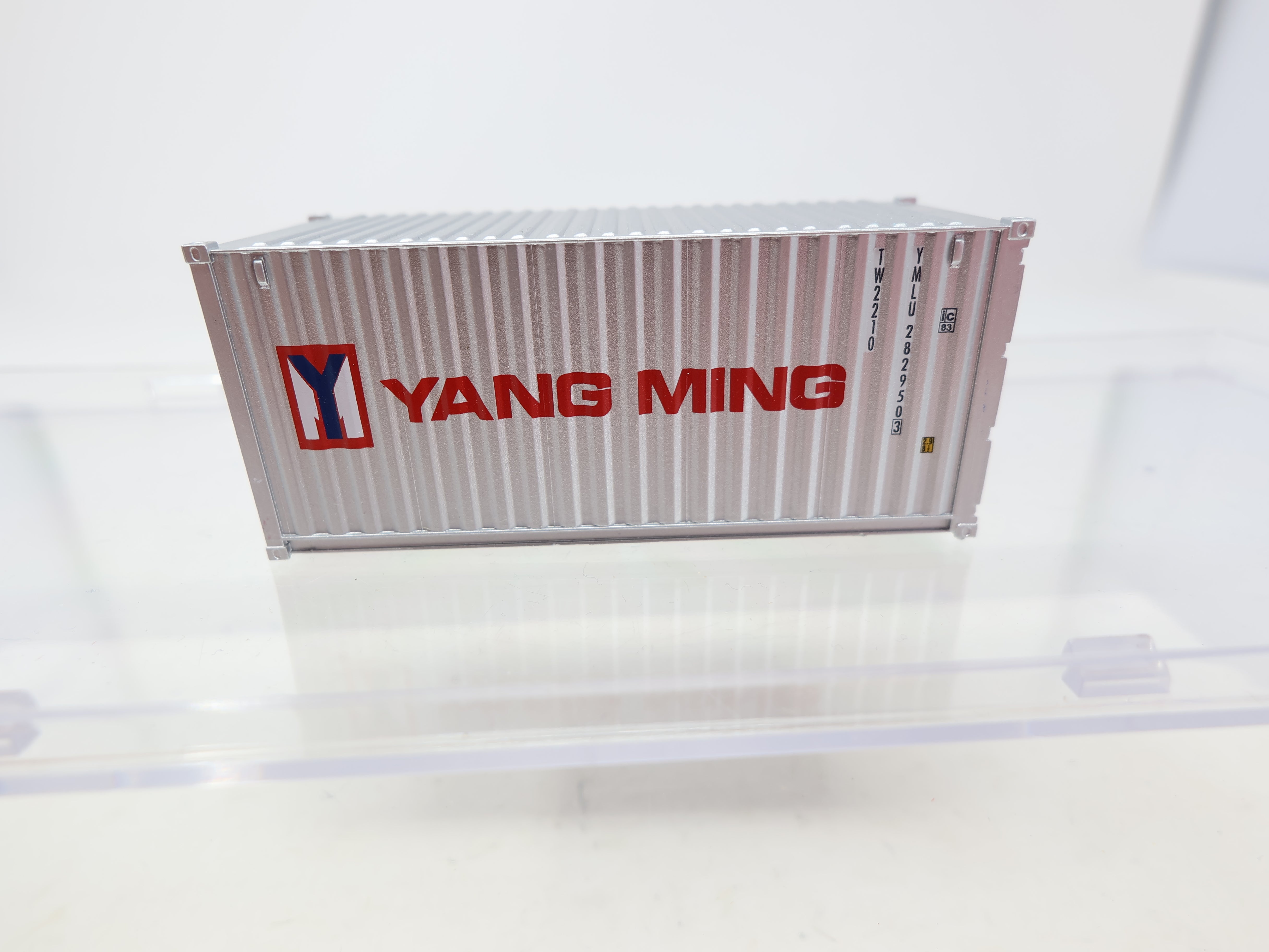 USED Walthers HO Scale, 20' Intermodal Container, Yang Ming YMLU #2829503