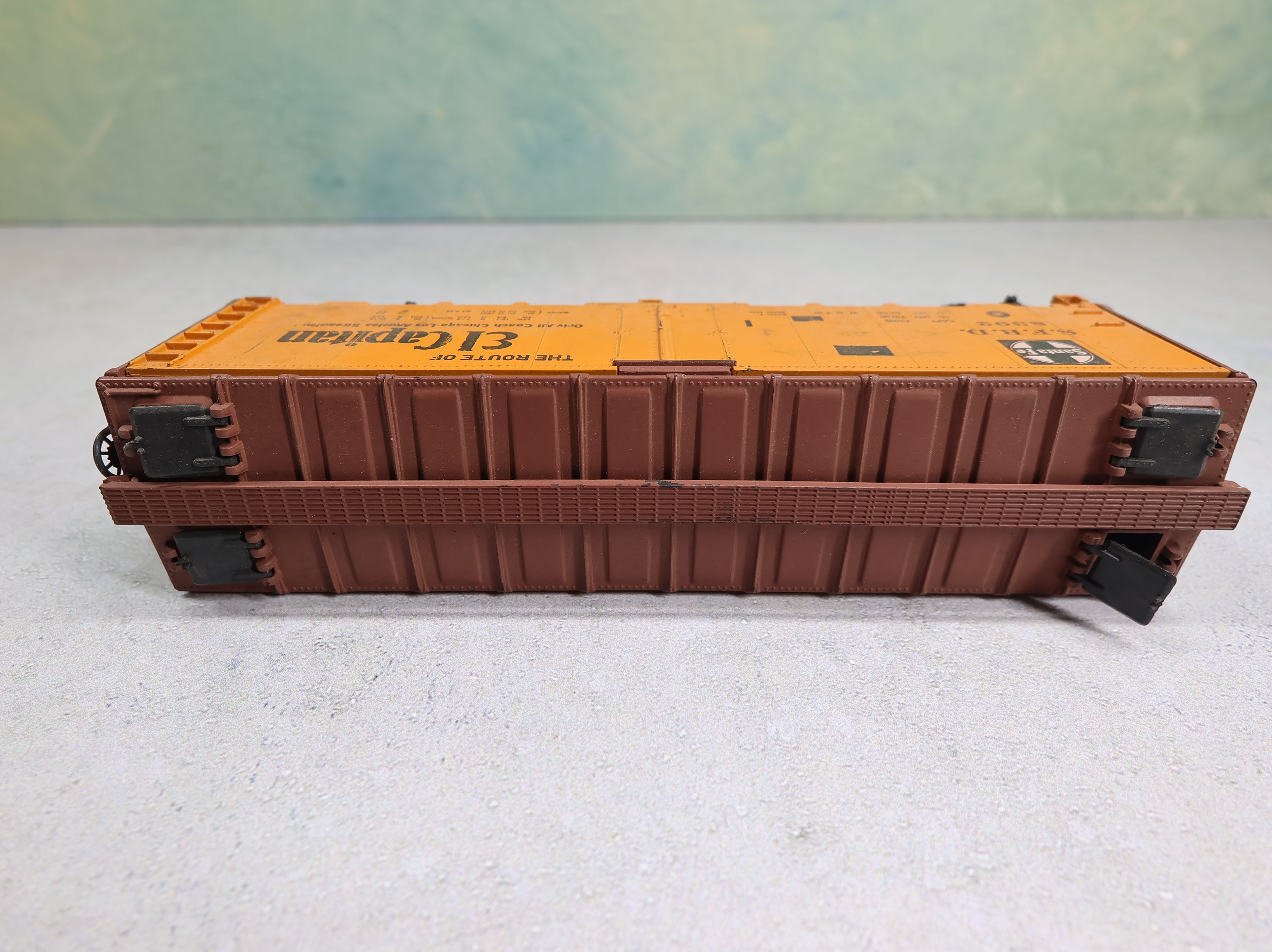 USED Athearn HO Scale 40' Reefer Box Car Santa Fe SFRD #8392