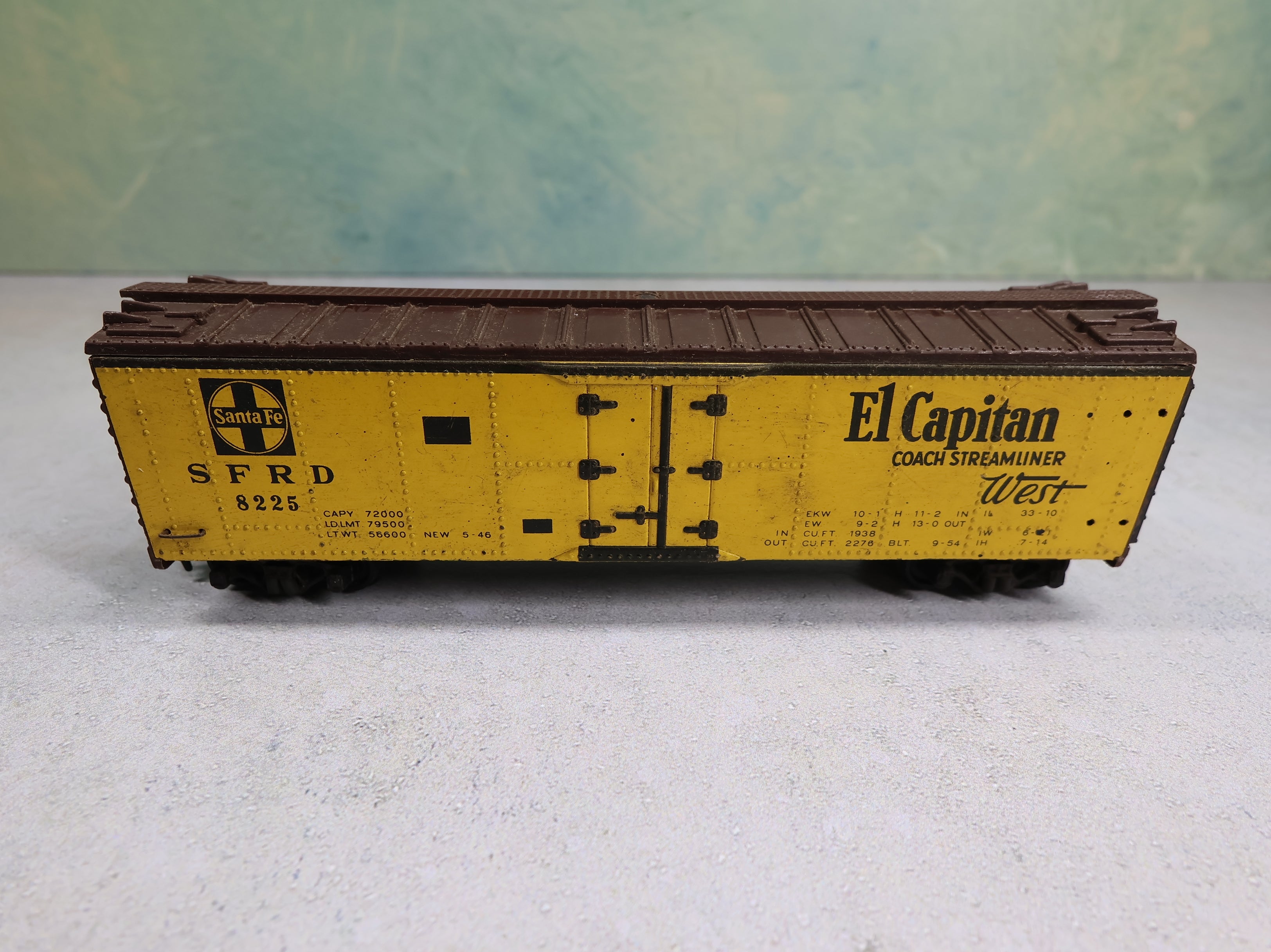 USED Fleischmann HO Scale 40' Reefer Box Car Santa Fe SFRD #8225