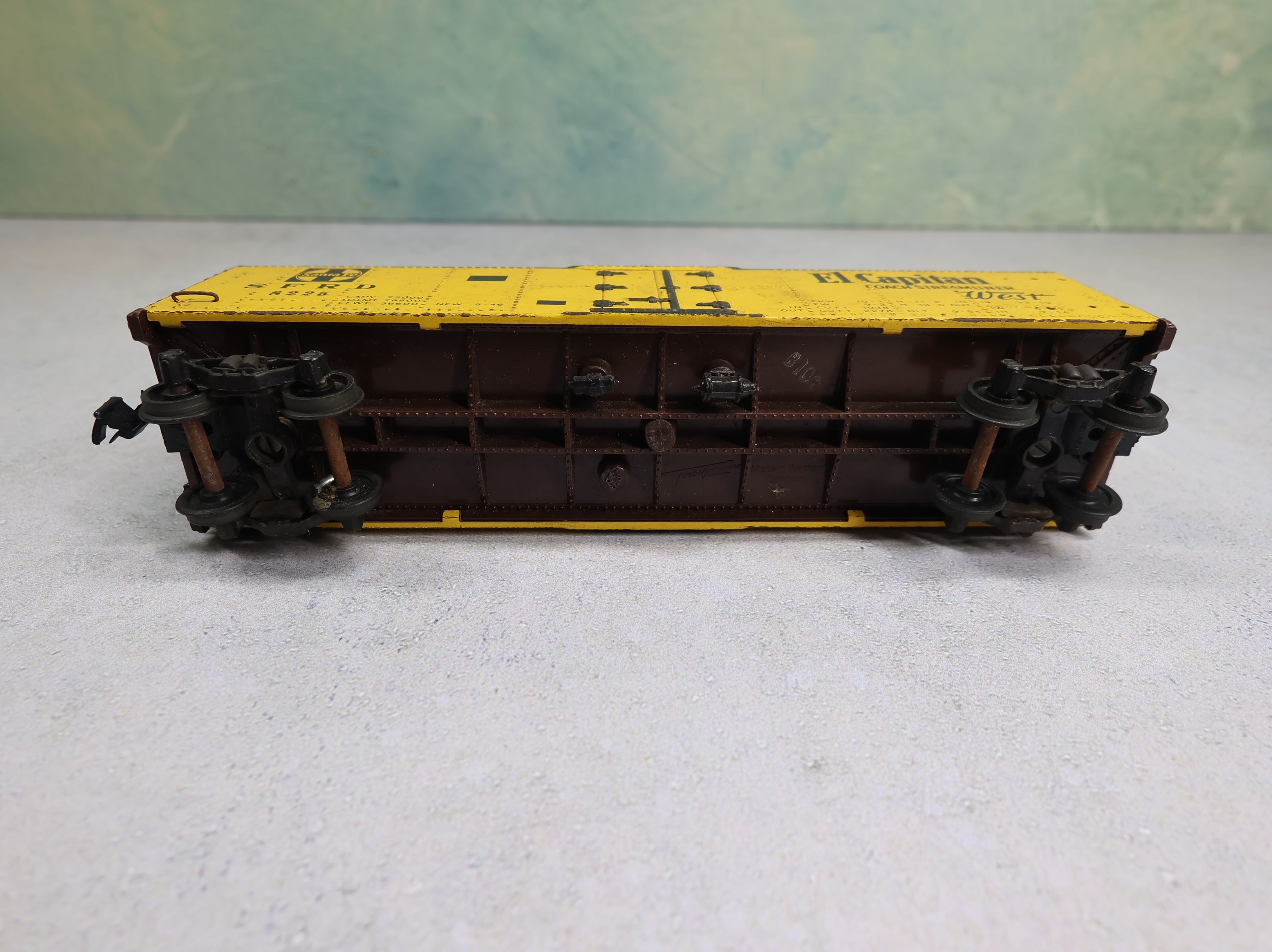 USED Fleischmann HO Scale 40' Reefer Box Car Santa Fe SFRD #8225