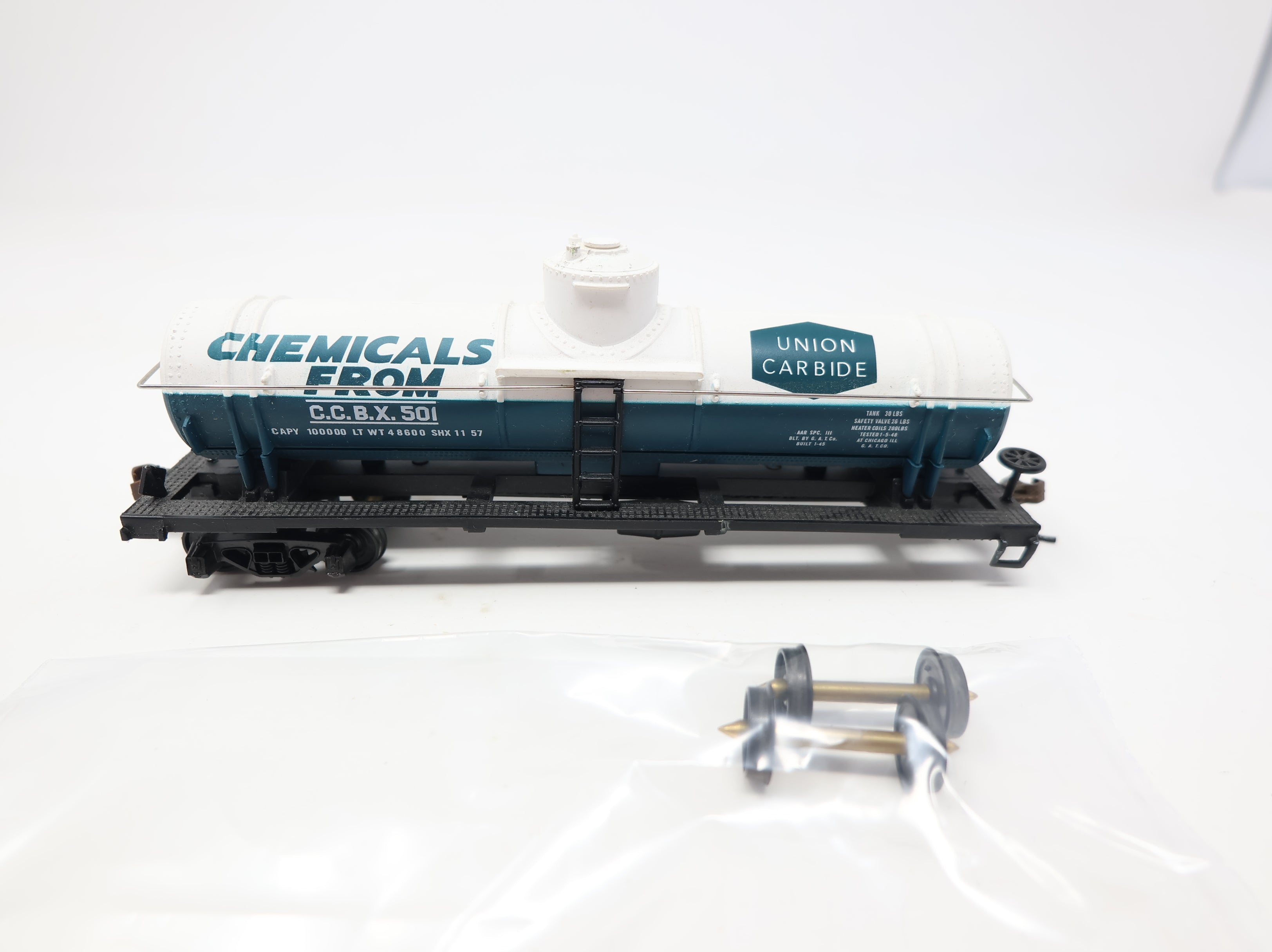 USED Mantua HO Scale Single Dome Tank Car Union Carbide CCBX #501