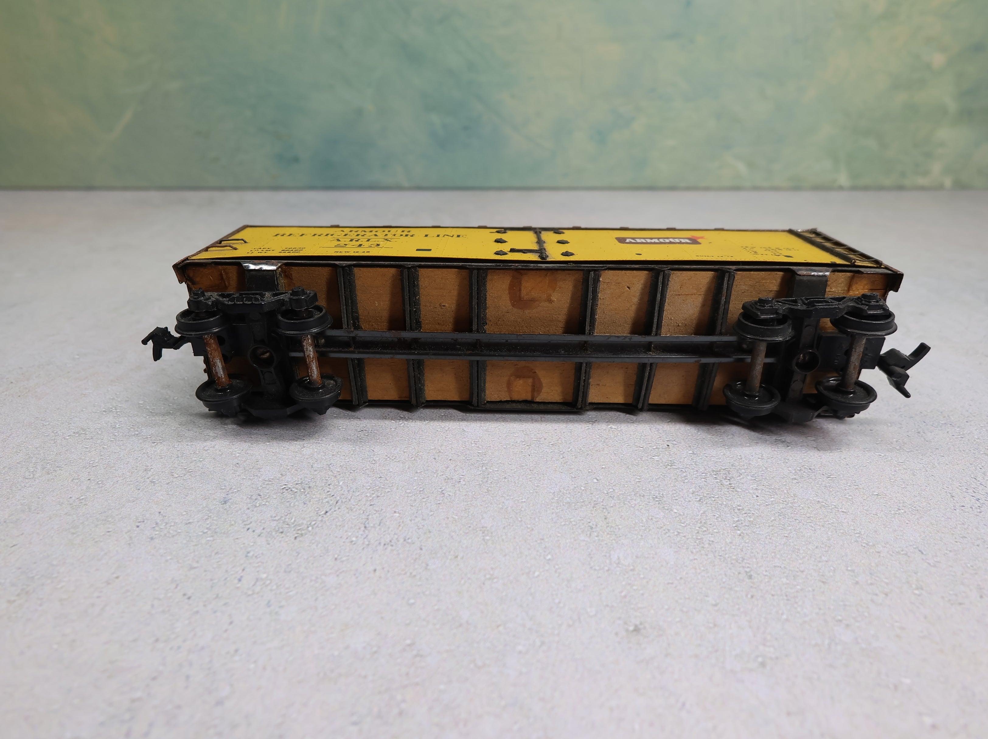 USED HO Scale 40' Reefer Box Car Armour Refrigerator Line ARLX #243 Metal & Wood