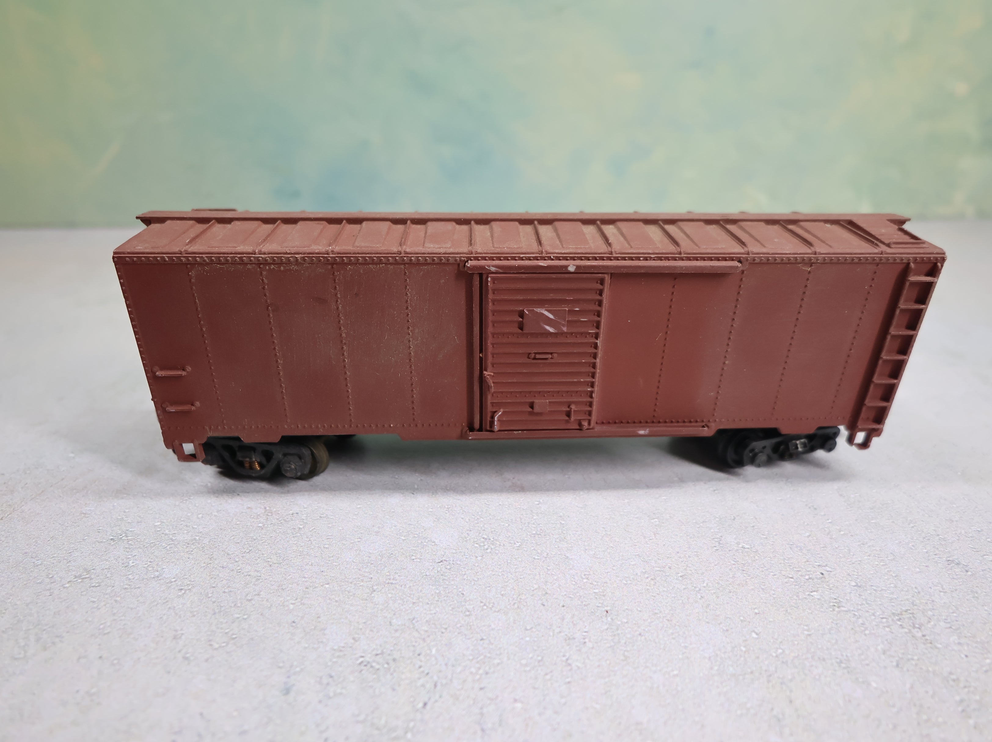 USED Roundhouse HO Scale 40' Steel Box Car Undecorated Brown