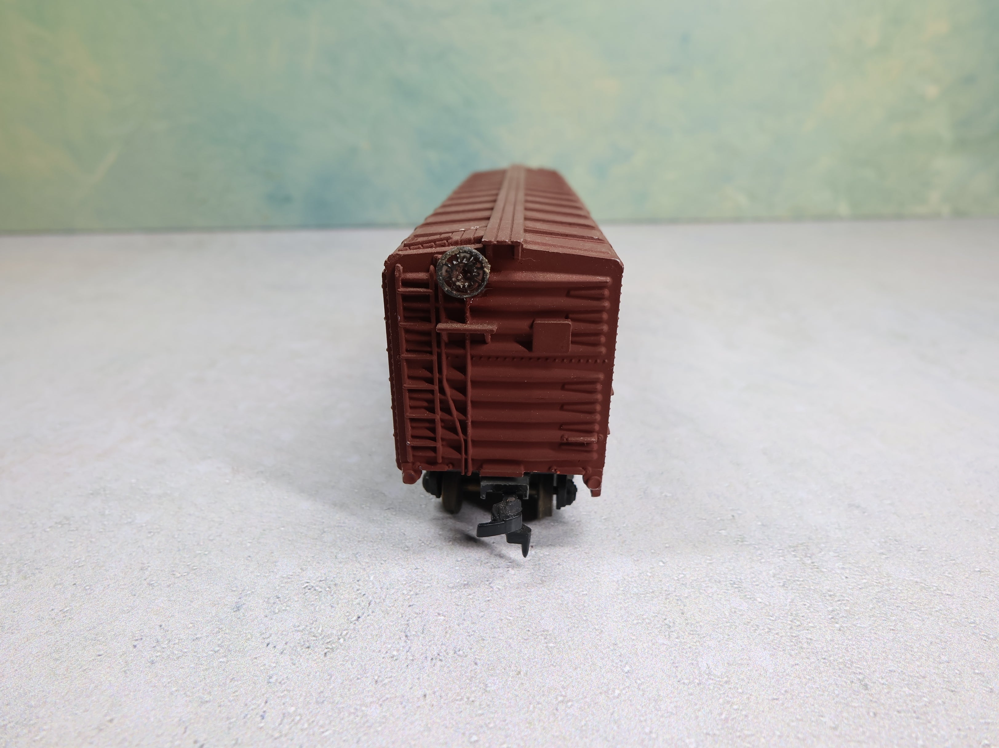 USED Roundhouse HO Scale 40' Steel Box Car Undecorated Brown