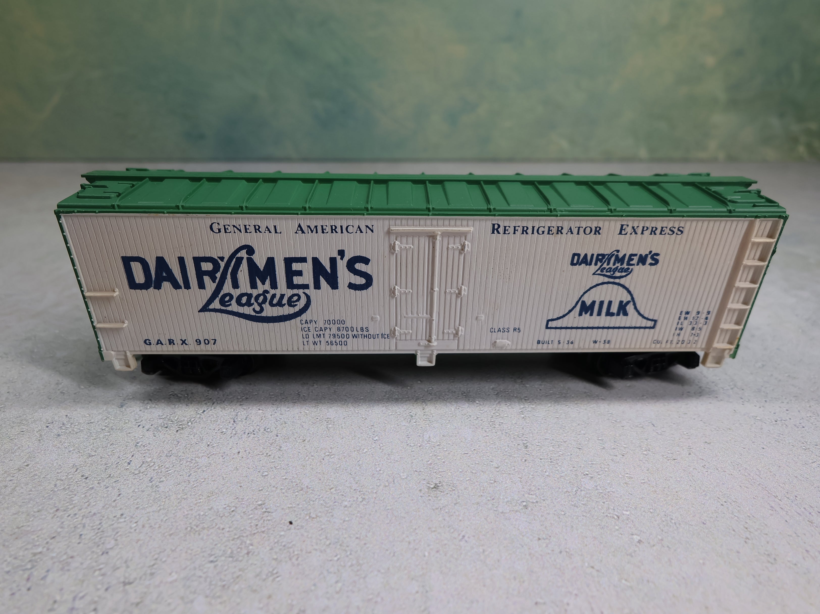 USED Tyco HO Scale 40' Wooden Reefer Box Car Dairymen's League GARX #907