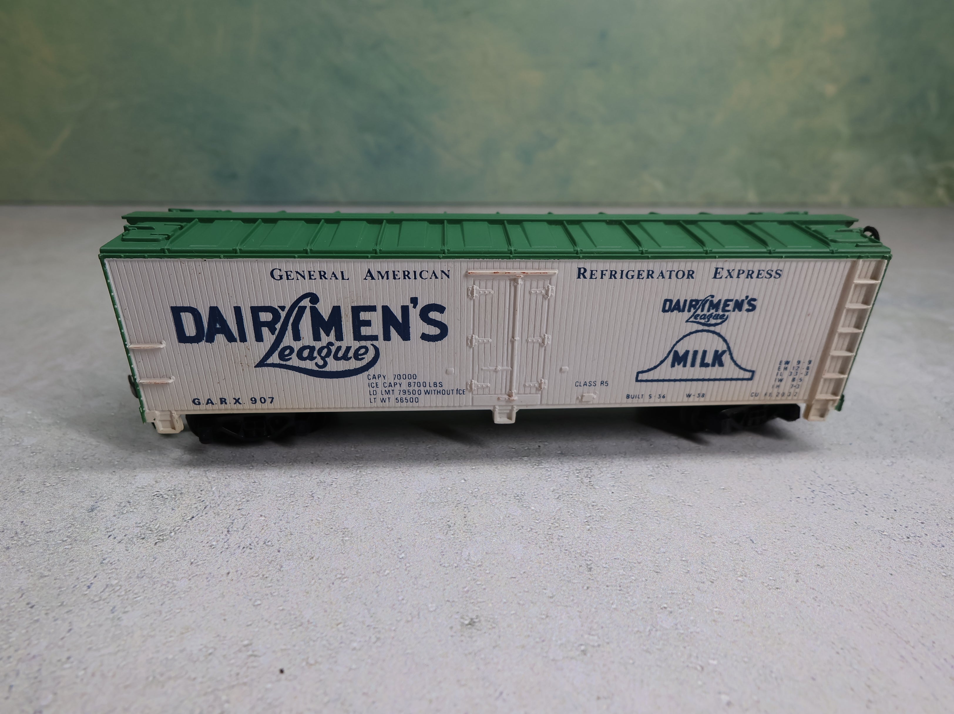 USED Tyco HO Scale 40' Wooden Reefer Box Car Dairymen's League GARX #907