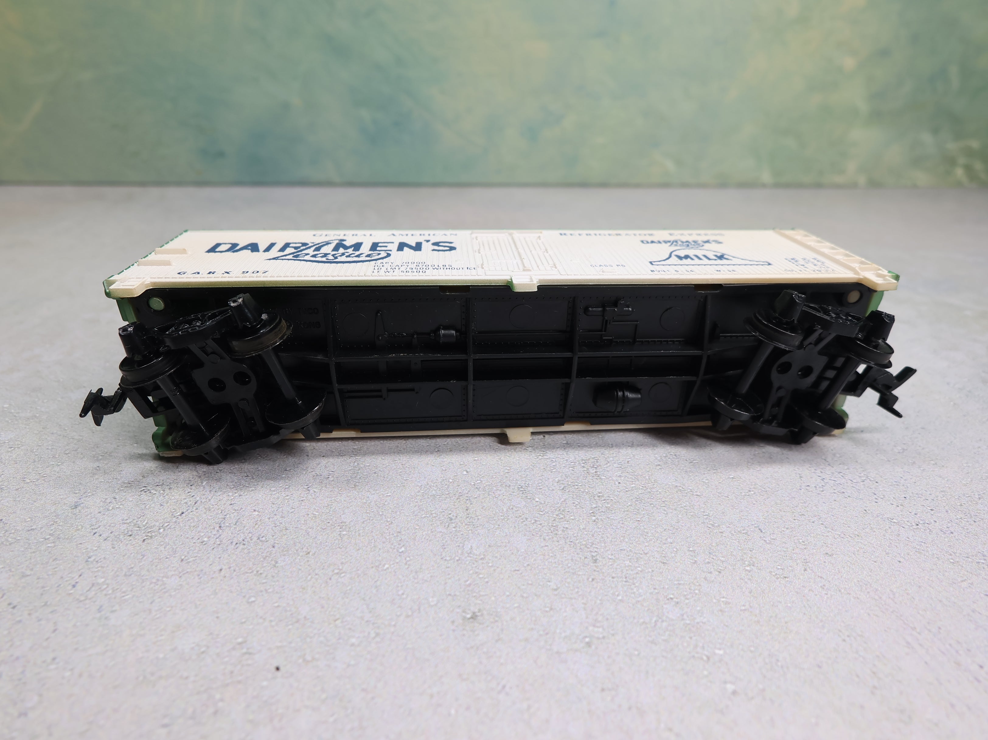 USED Tyco HO Scale 40' Wooden Reefer Box Car Dairymen's League GARX #907