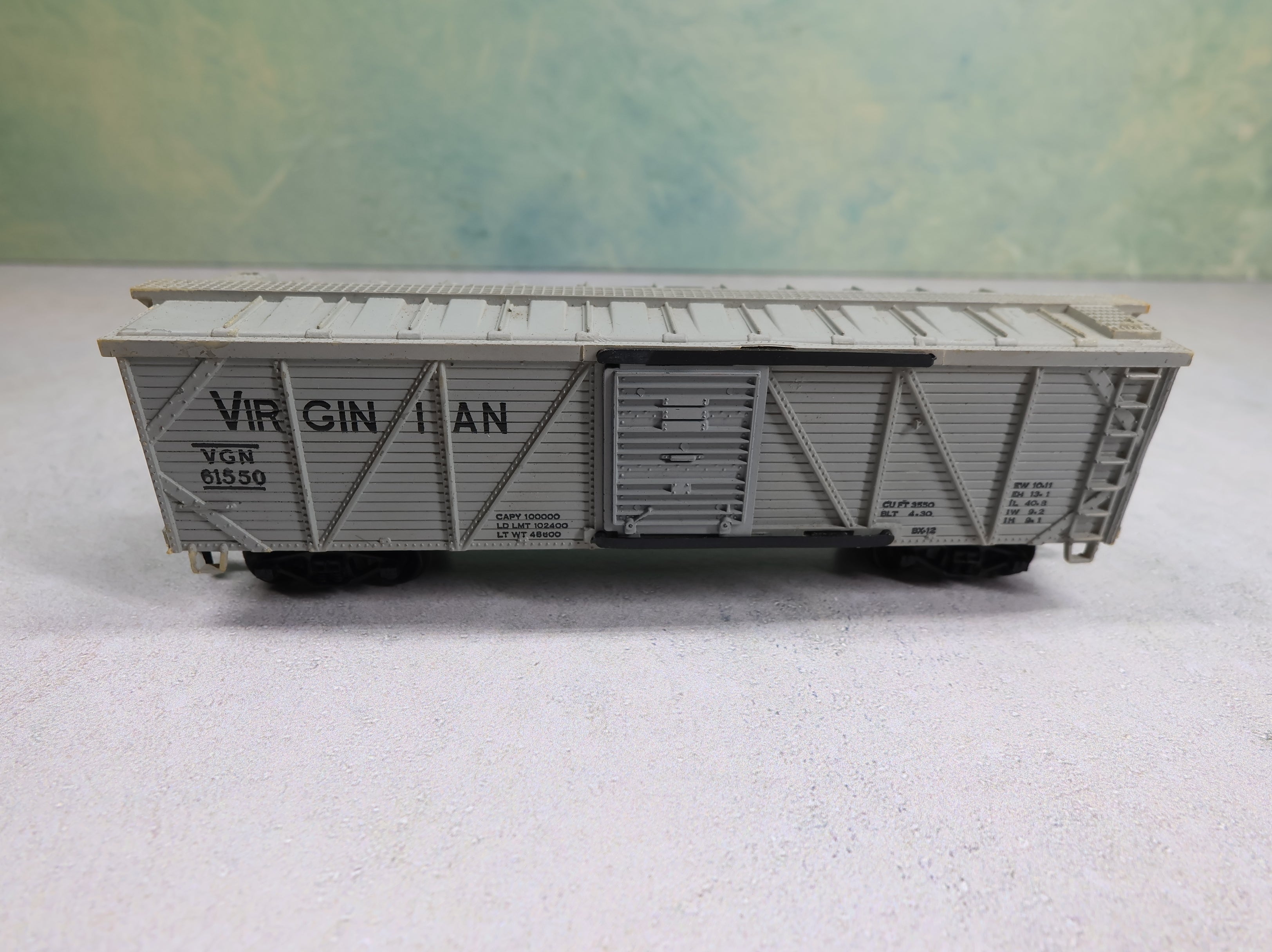 USED Life-Like HO Scale 40' Wooden Box Car Virginian VGN #61550