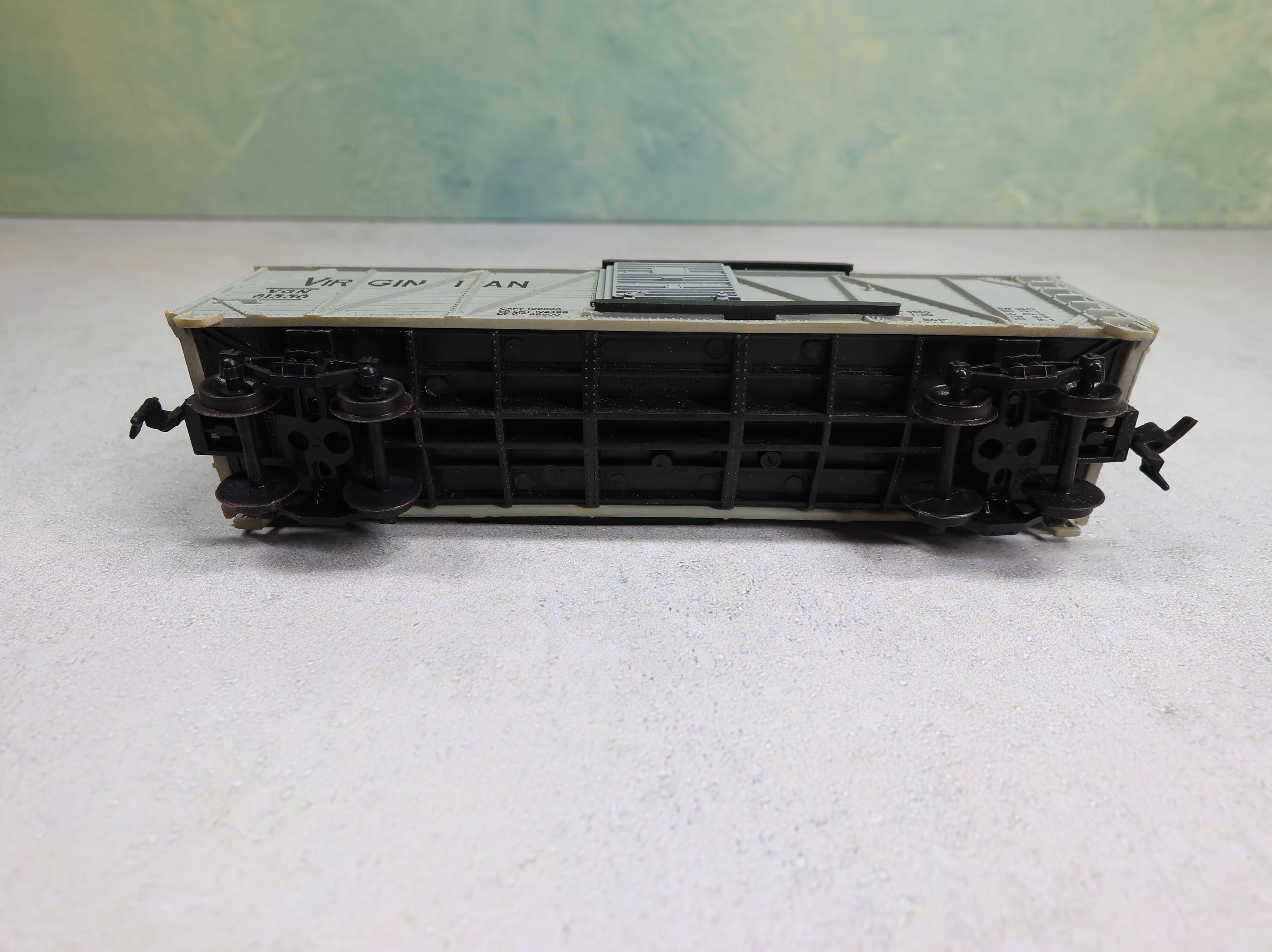 USED Life-Like HO Scale 40' Wooden Box Car Virginian VGN #61550