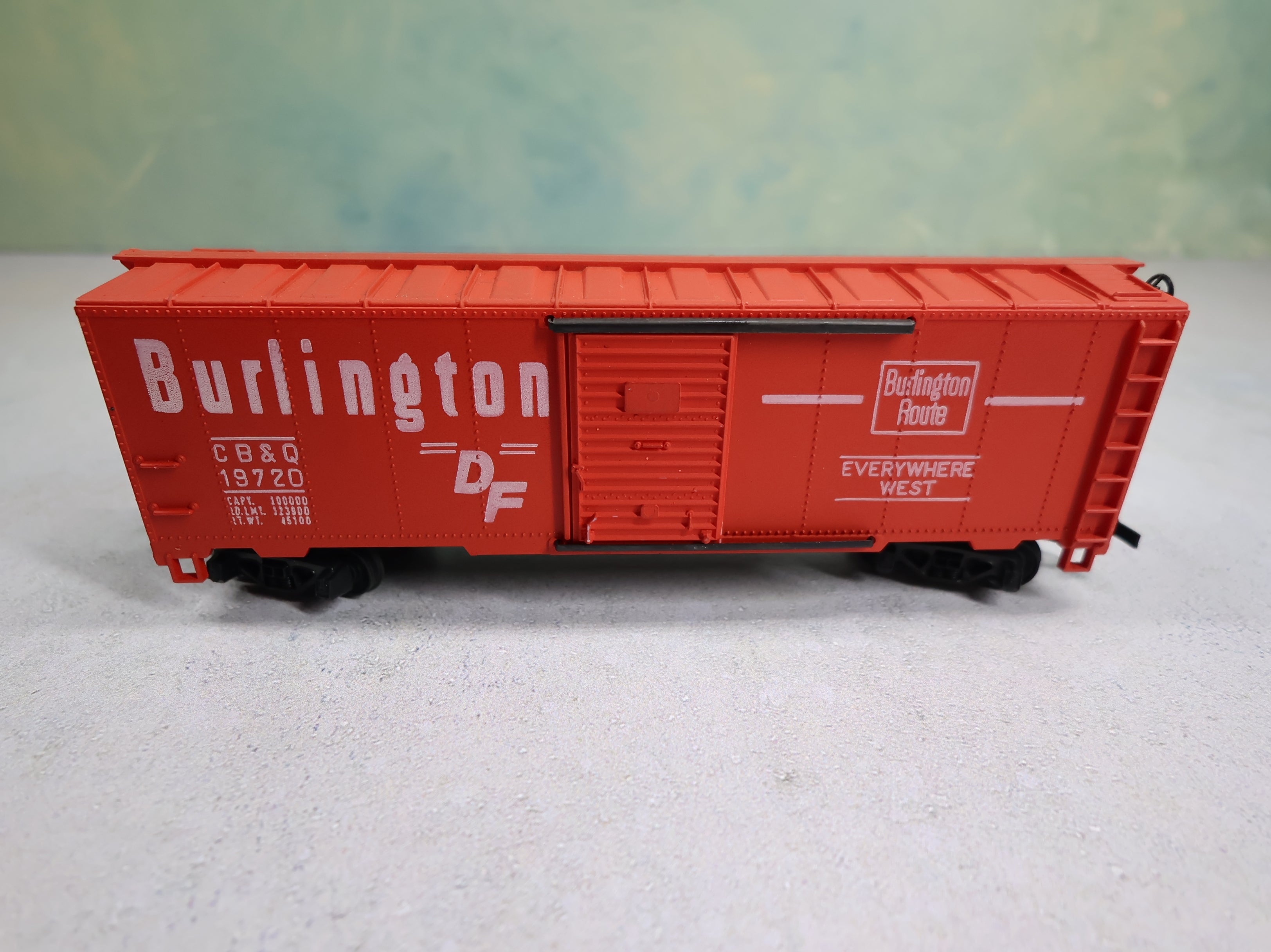 USED Mantua HO Scale 40' Steel Box Car Burlington CB&Q #19720