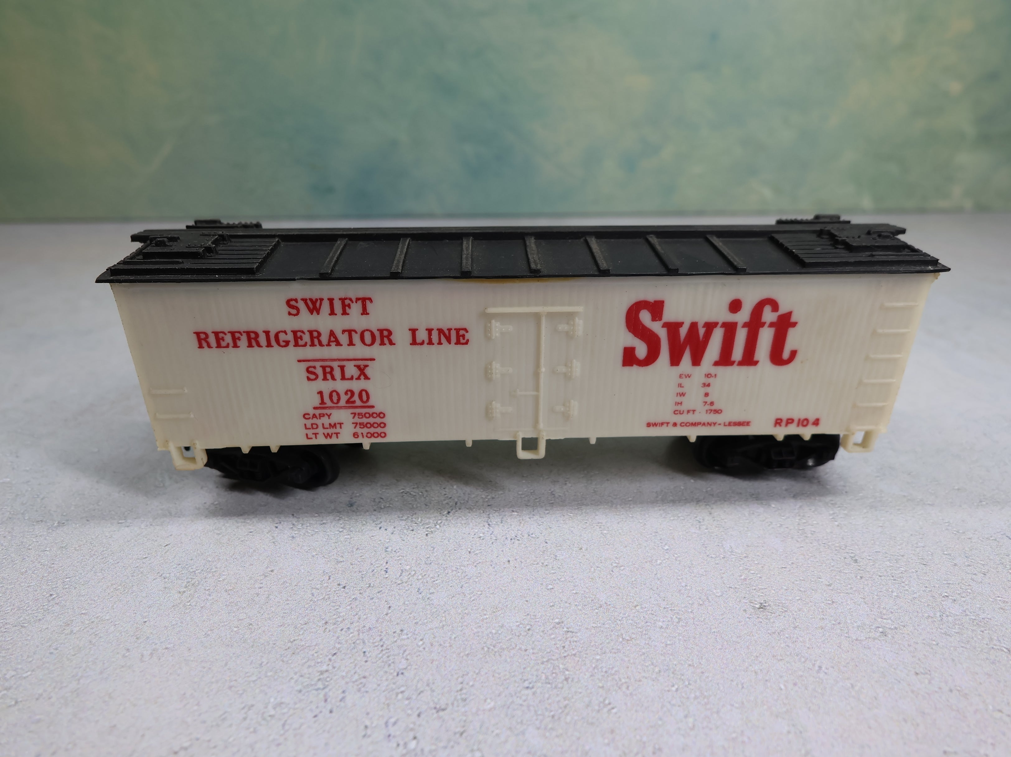 USED Life-Like HO Scale 38' Wooden Reefer Box Car Swift Refrigerator Line SRLX #1020