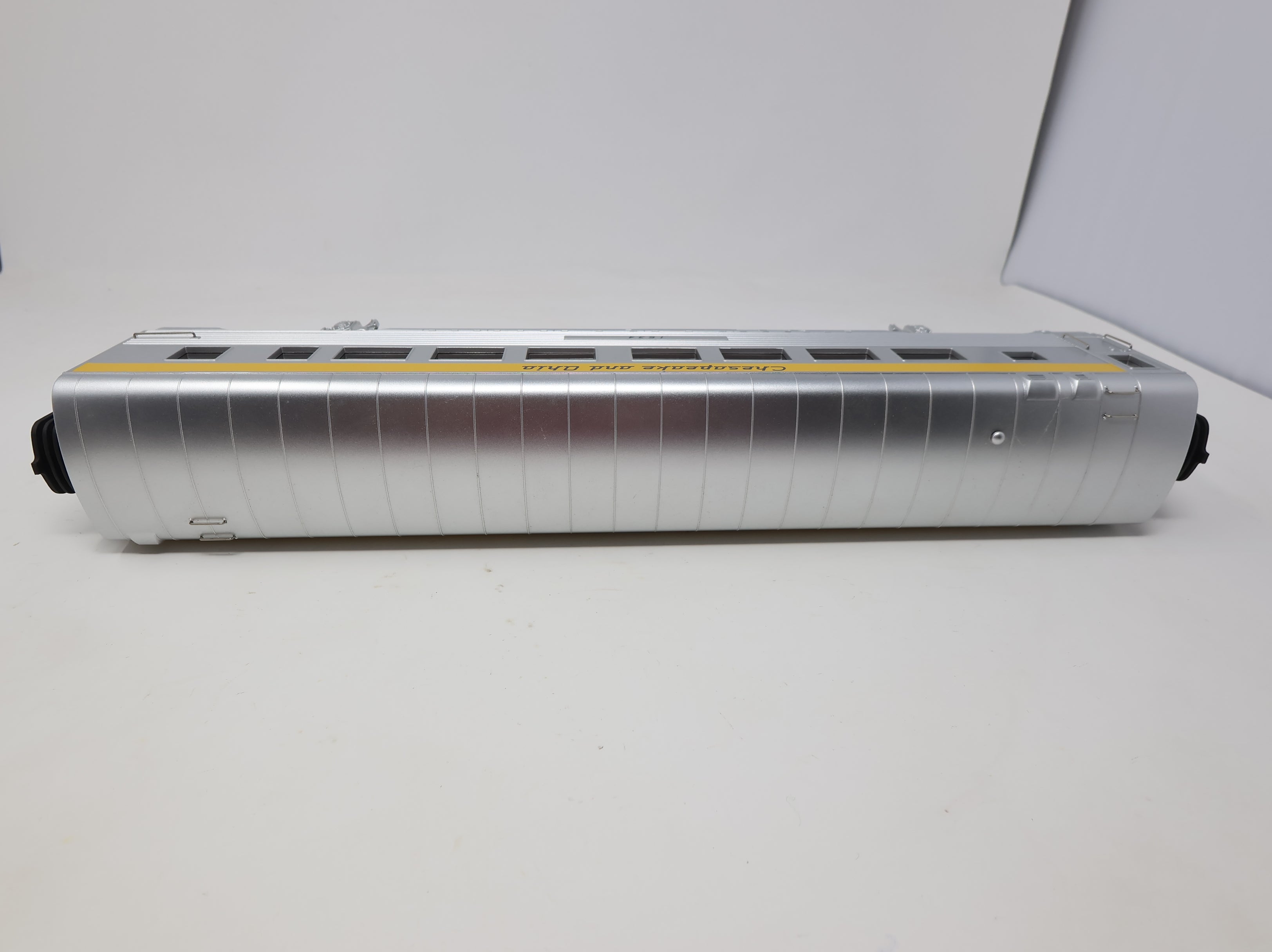 USED MTH Rail King O Streamlined Coach Passenger Car Chesapeake and Ohio C&O #1637