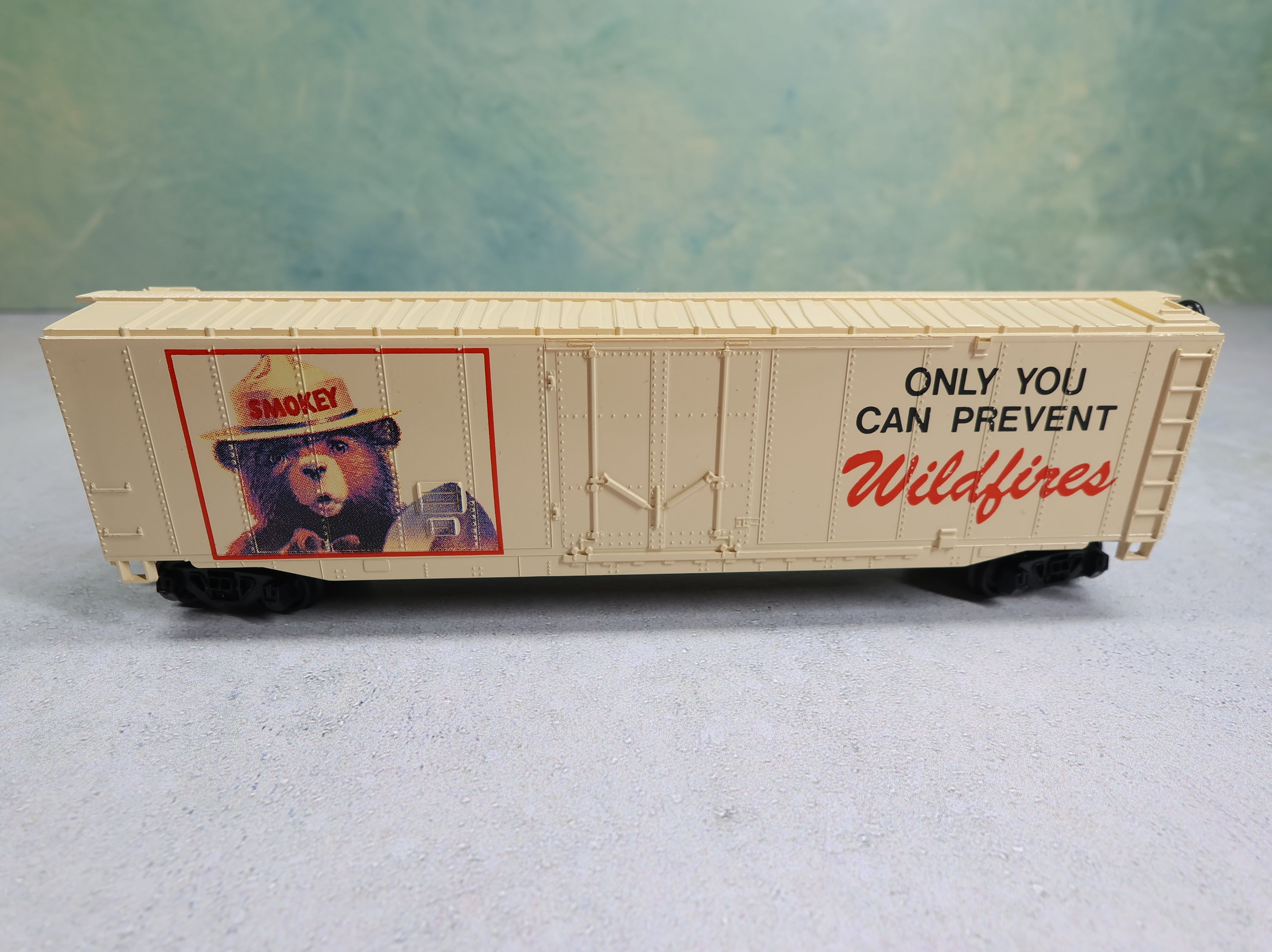 USED Bachmann HO Scale 50' Steel Box Car Smokey The Bear