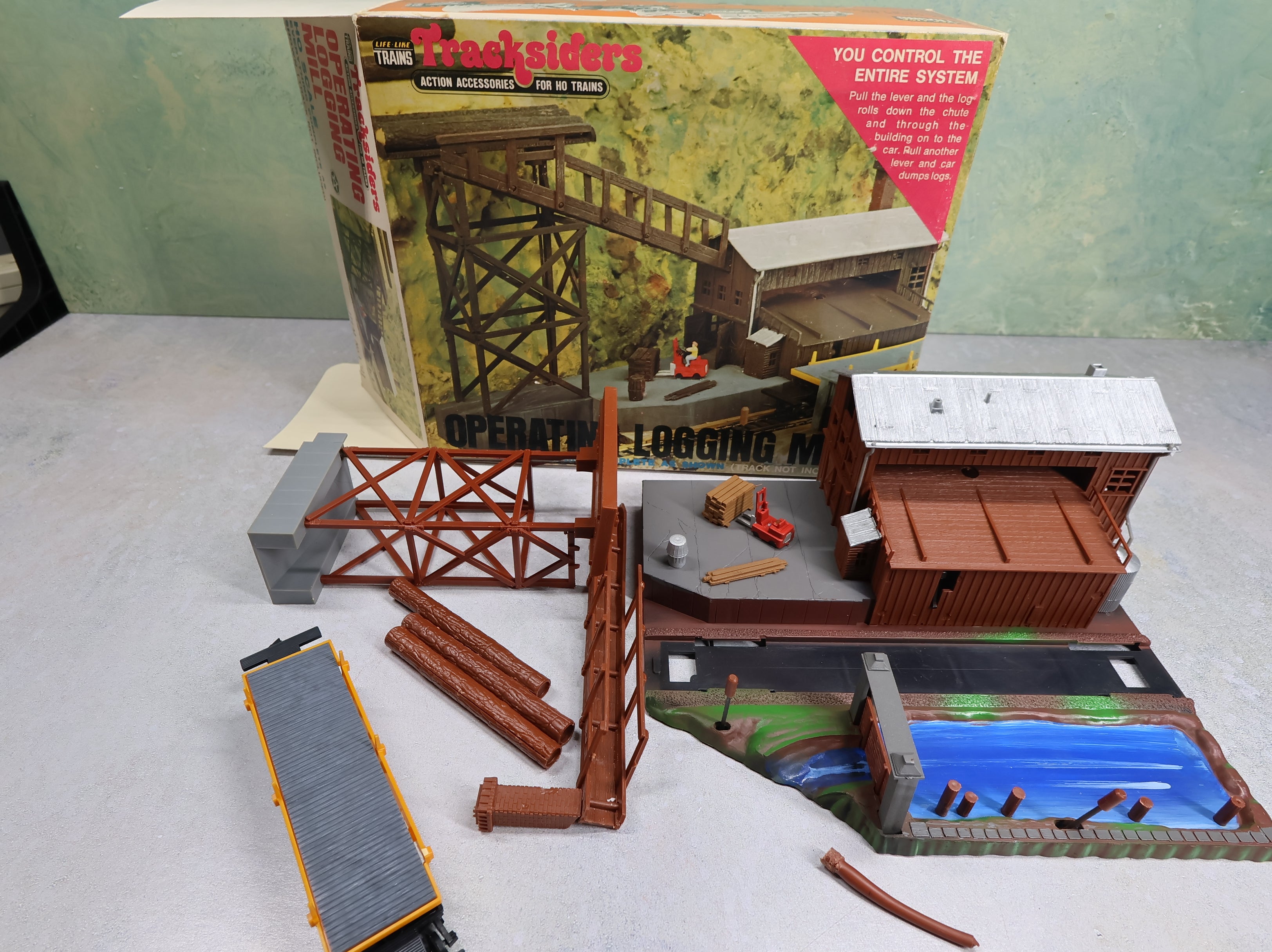 USED Life-Like T701 HO Scale Operating Logging Mill Untested